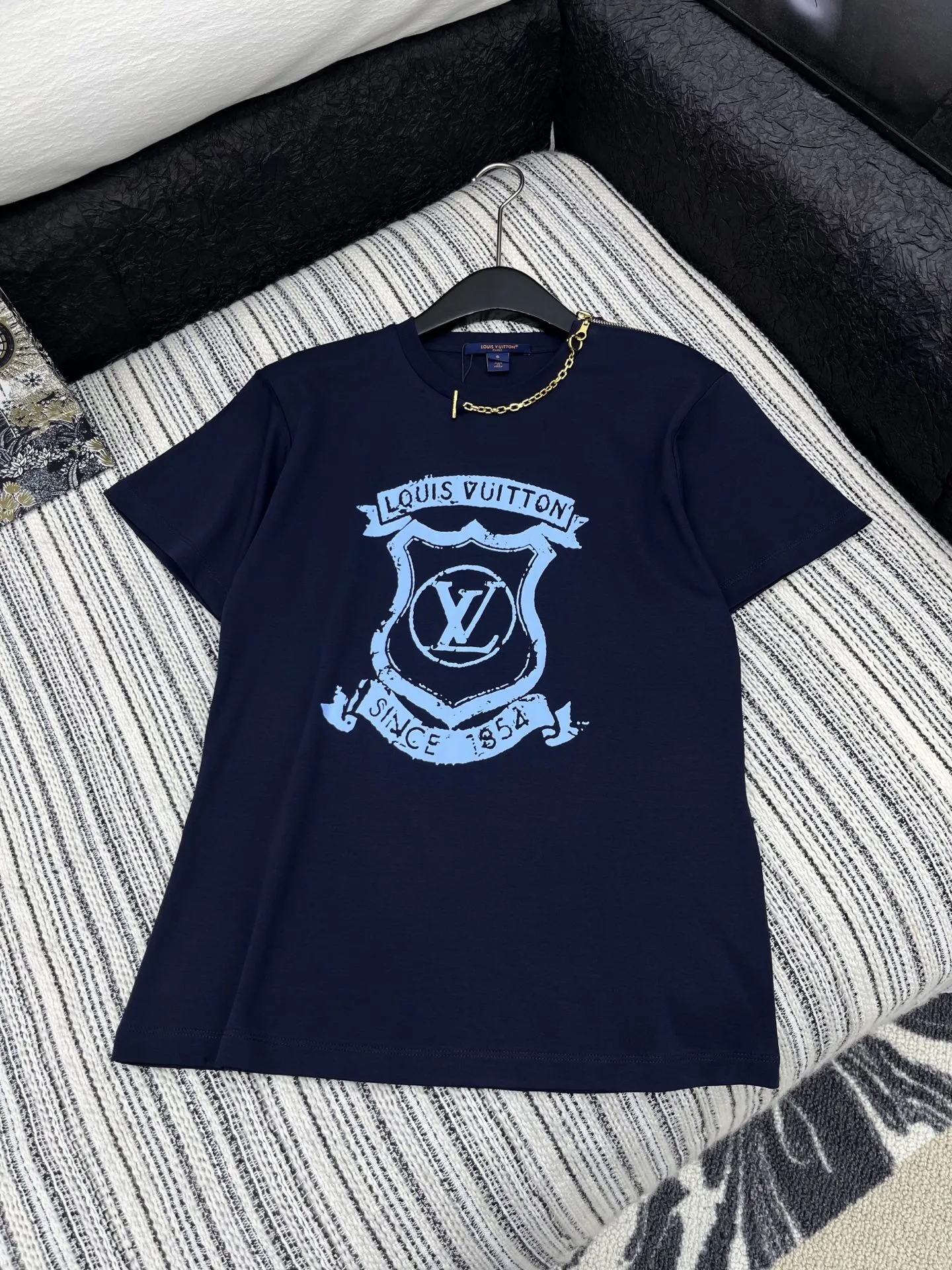 LOUIS VUITTON 2025新作ブルー半袖Tシャツ