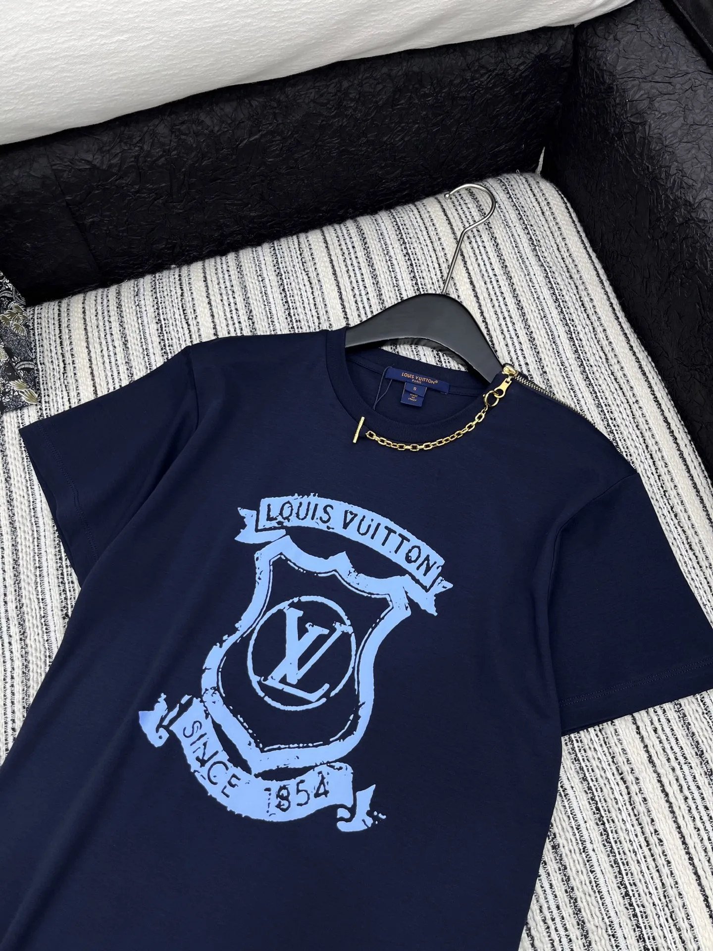 LOUIS VUITTON 2025新作ブルー半袖Tシャツ - 画像 (3)