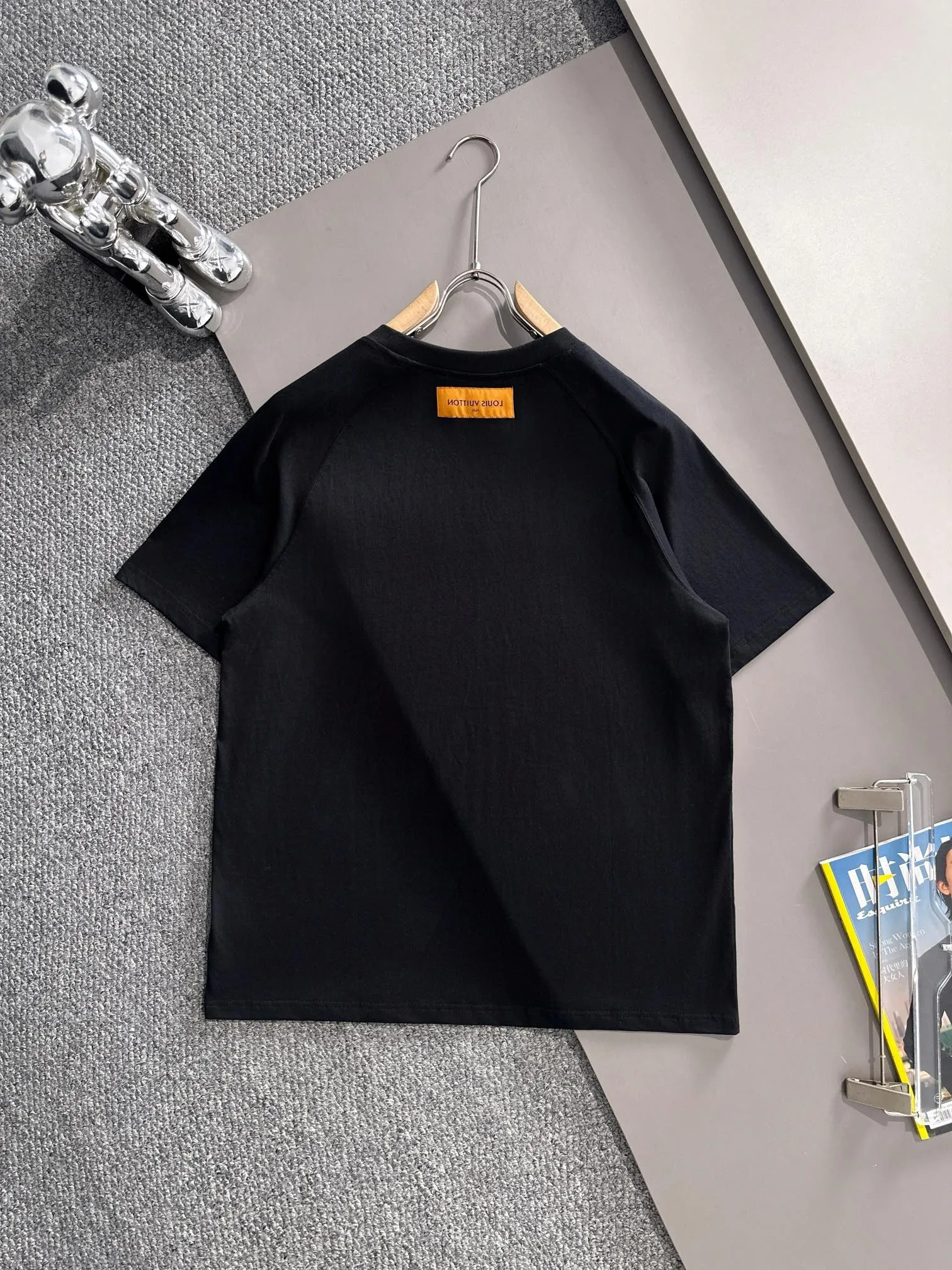 LOUIS VUITTON 2025新作 黒 半袖Tシャツ - 画像 (3)