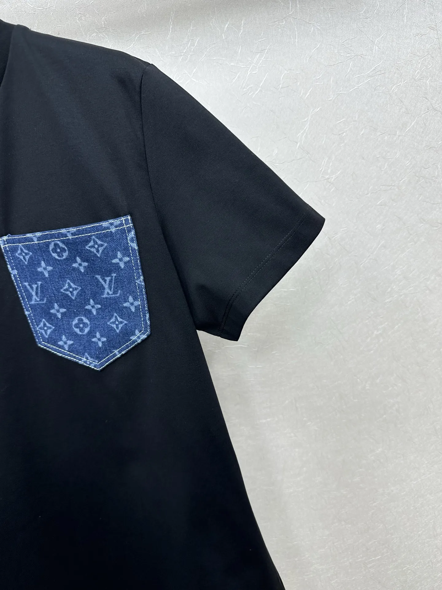 Louis Vuitton 新作黒半袖Tシャツ ストライプポケット - 画像 (7)