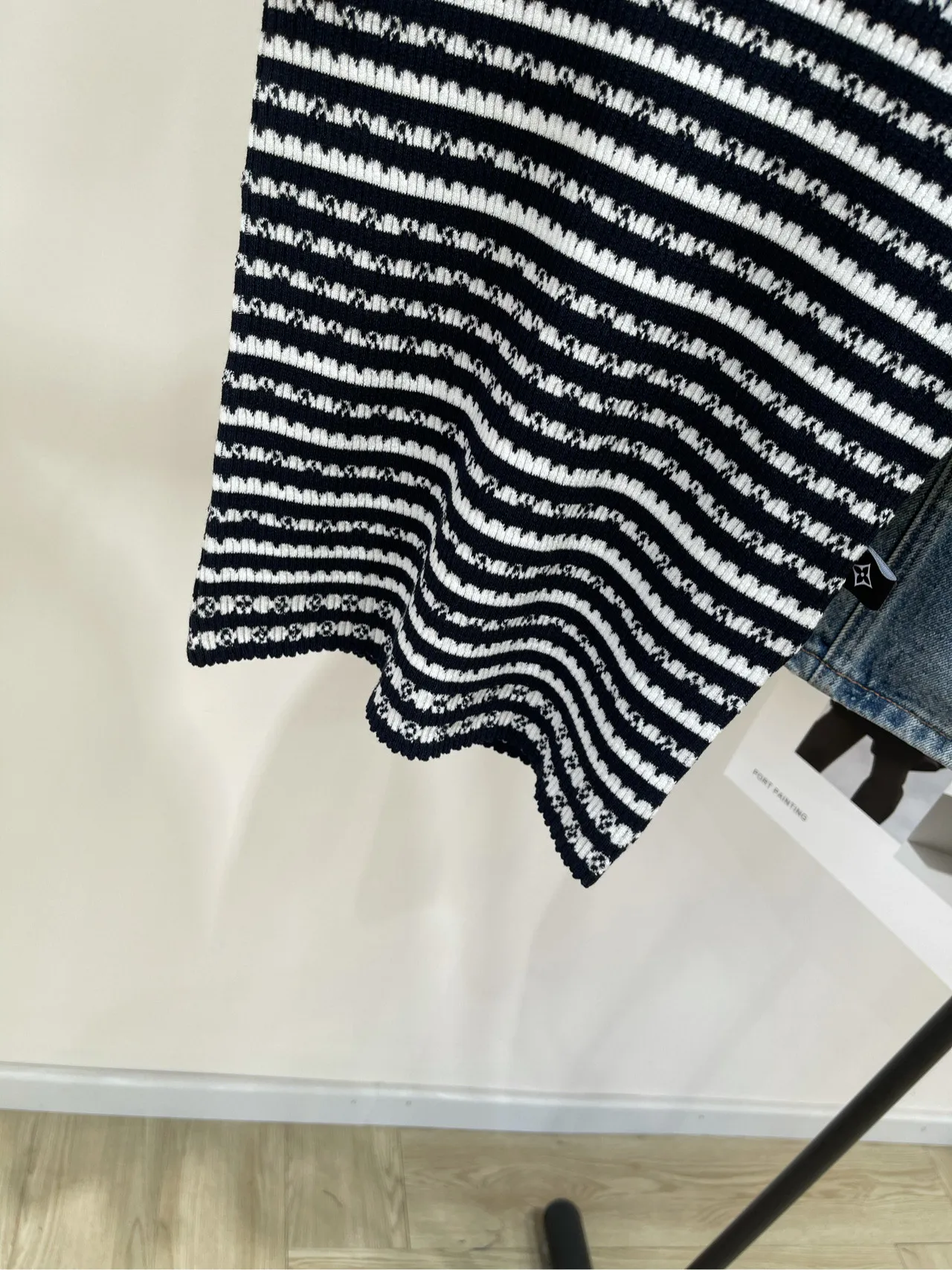 Louis Vuitton新作黒白ストライプニット半袖Tシャツ - 画像 (7)