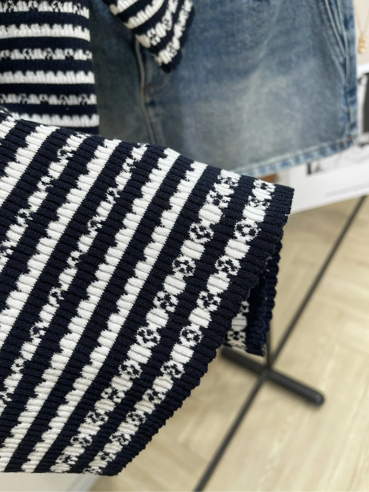 Louis Vuitton新作黒白ストライプニット半袖Tシャツ - 画像 (8)