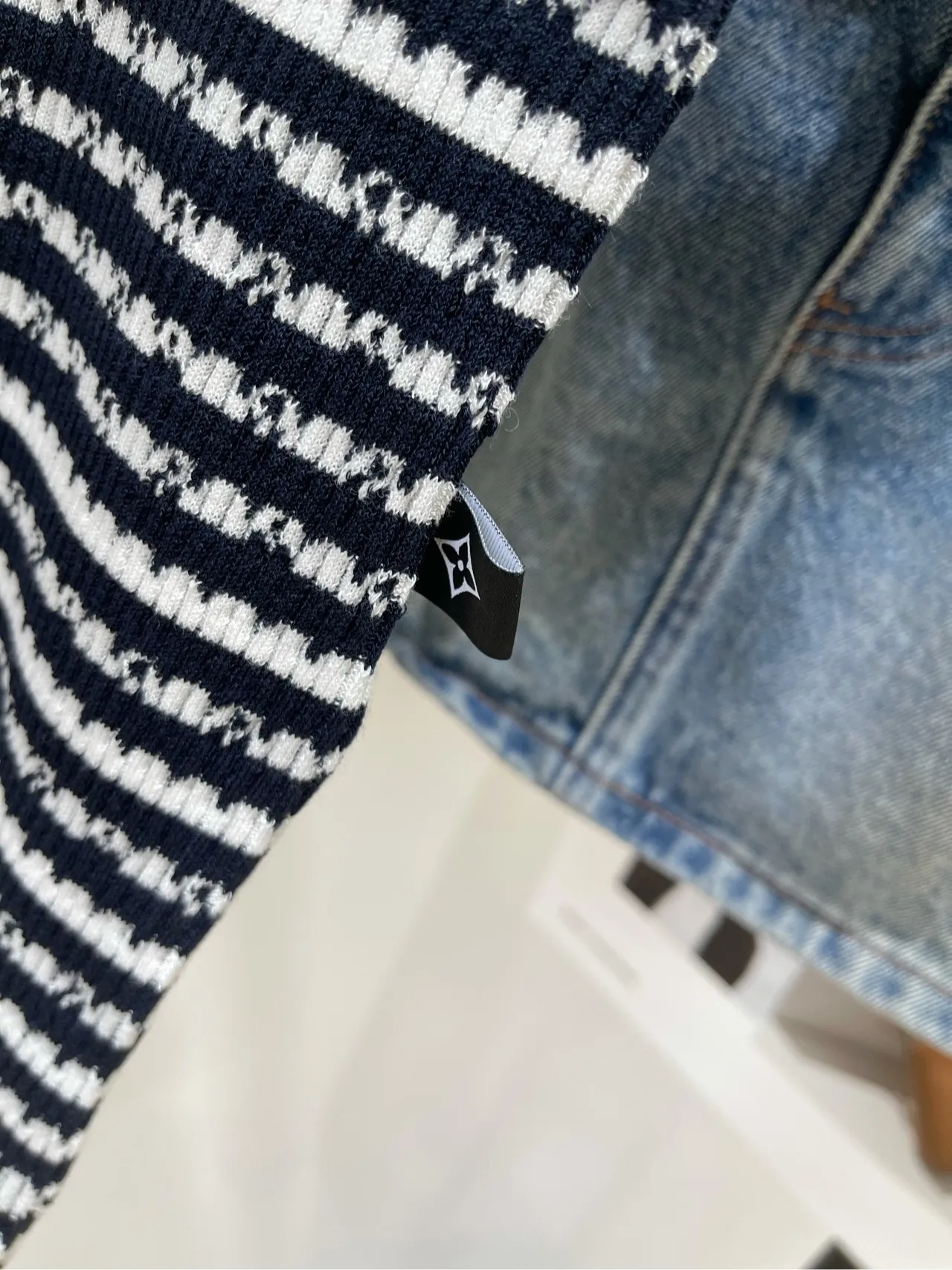 Louis Vuitton新作黒白ストライプニット半袖Tシャツ - 画像 (9)