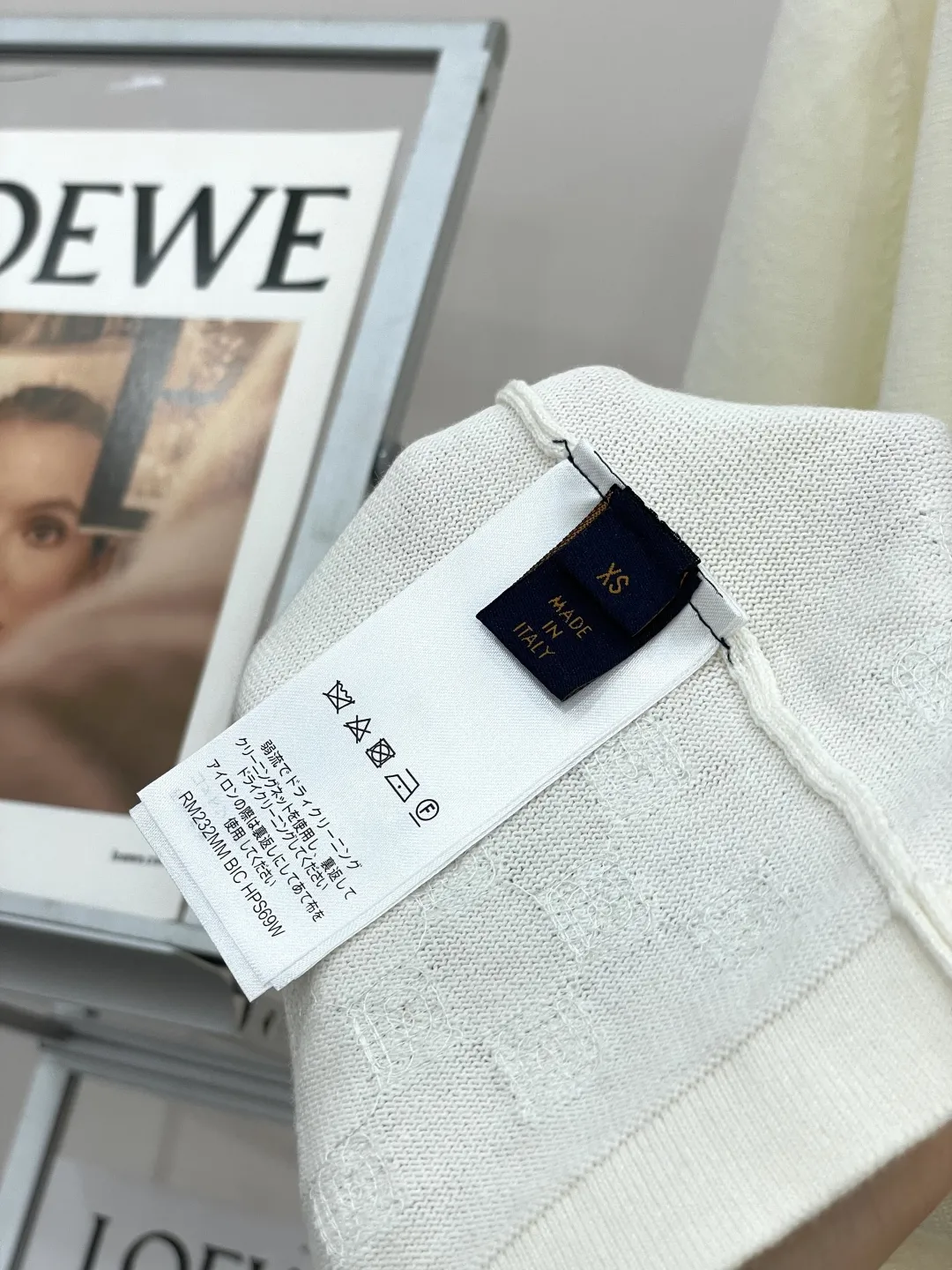 LOUIS VUITTON 白 手工ビーズ編み半袖Tシャツ - 画像 (8)