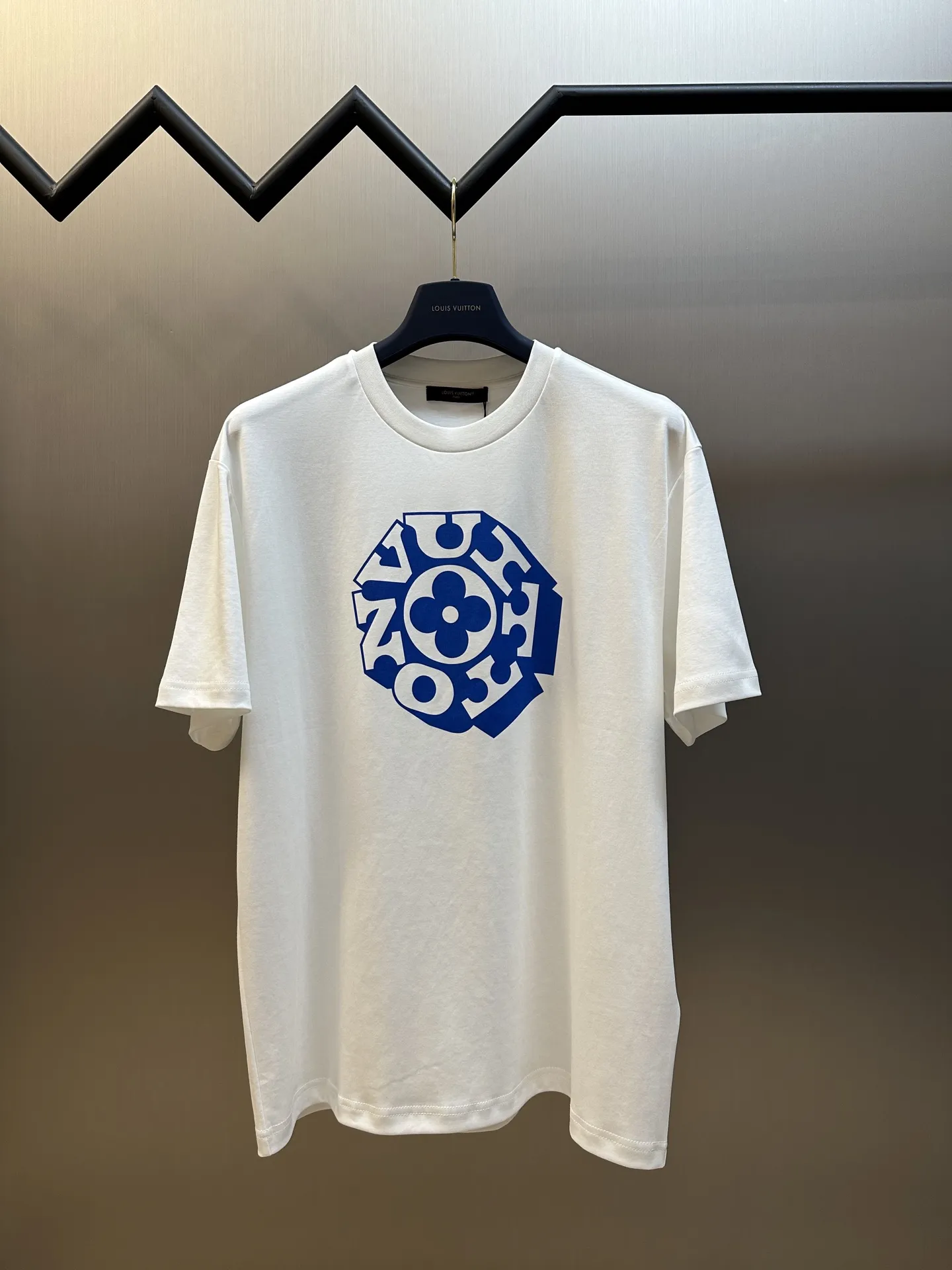 Louis Vuitton 新作黒プリント半袖Tシャツ