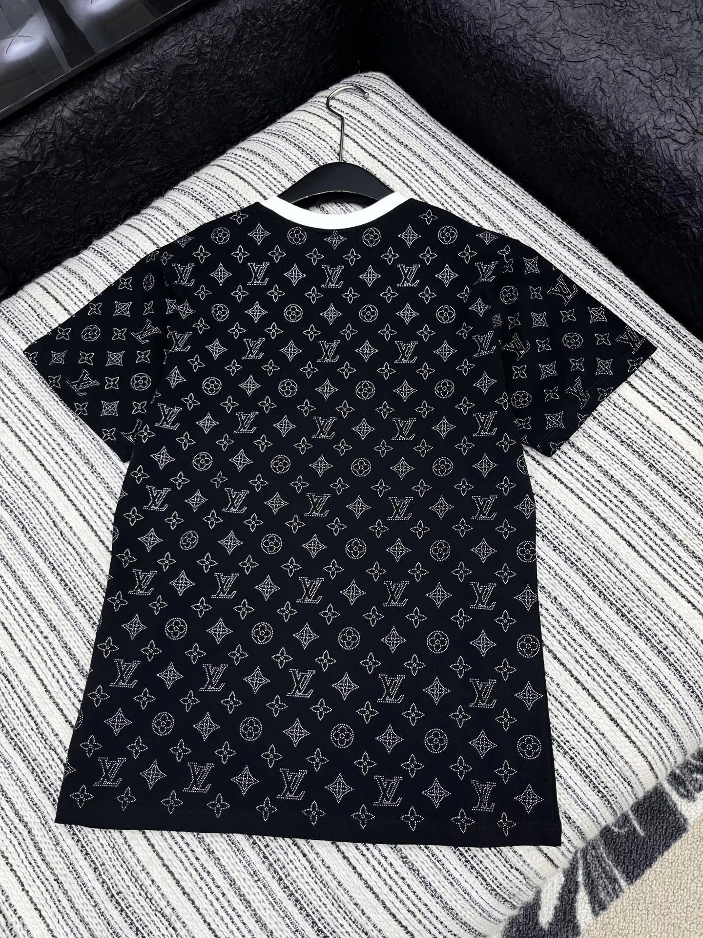 Louis Vuitton 黒プリント半袖Tシャツ新作 - 画像 (7)