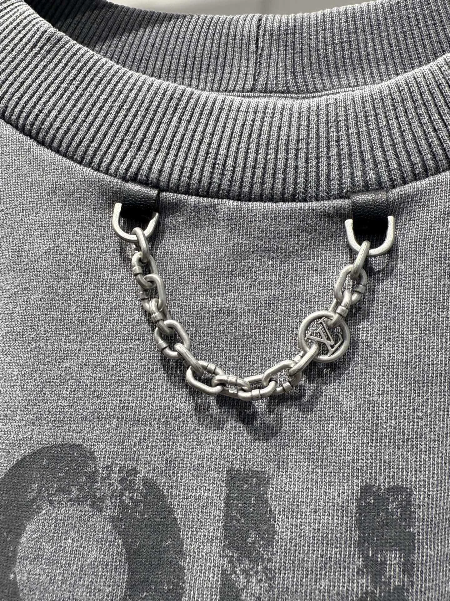 LOUIS VUITTON新作グレー半袖Tシャツ - 画像 (3)