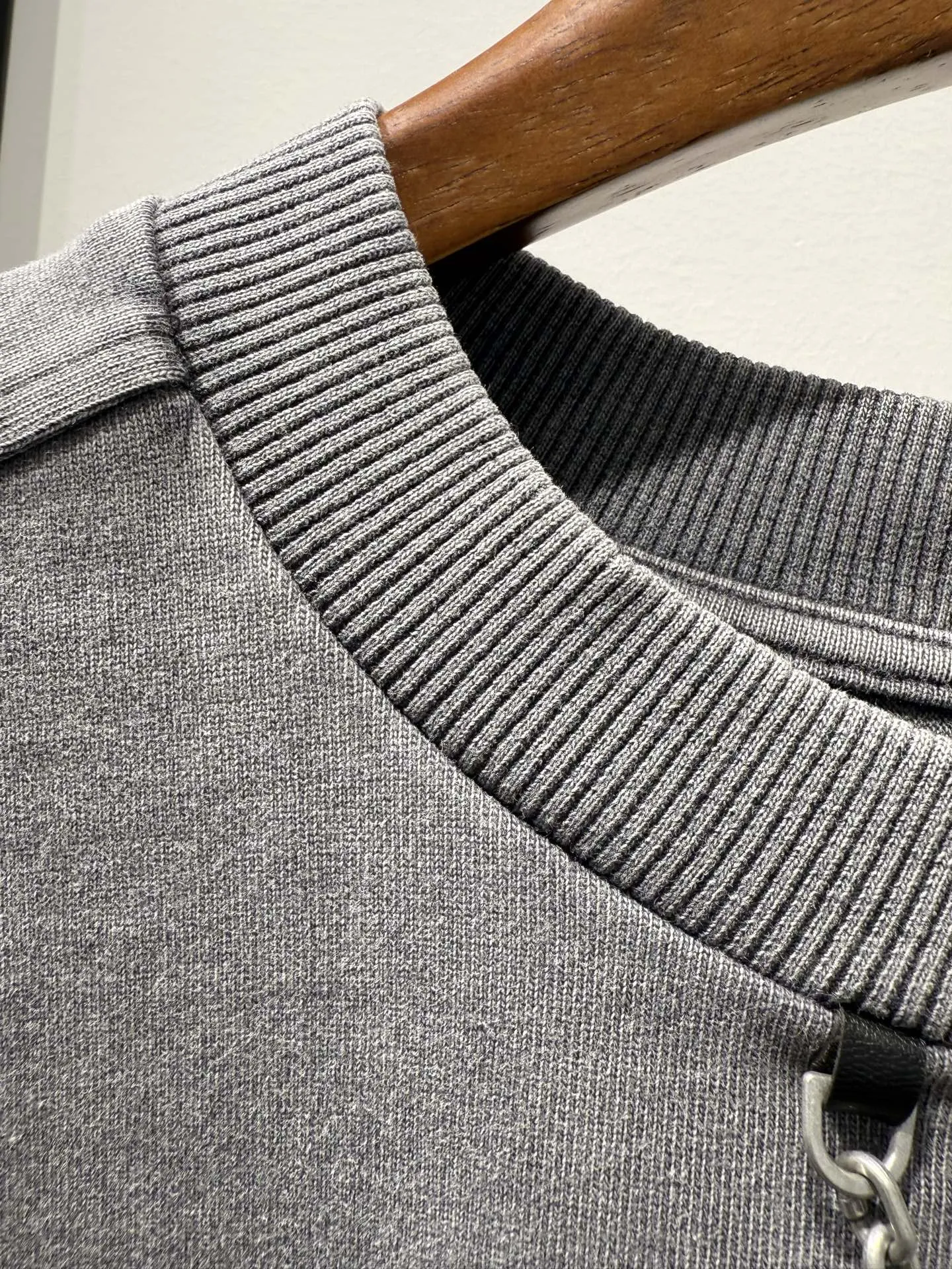 LOUIS VUITTON新作グレー半袖Tシャツ - 画像 (8)