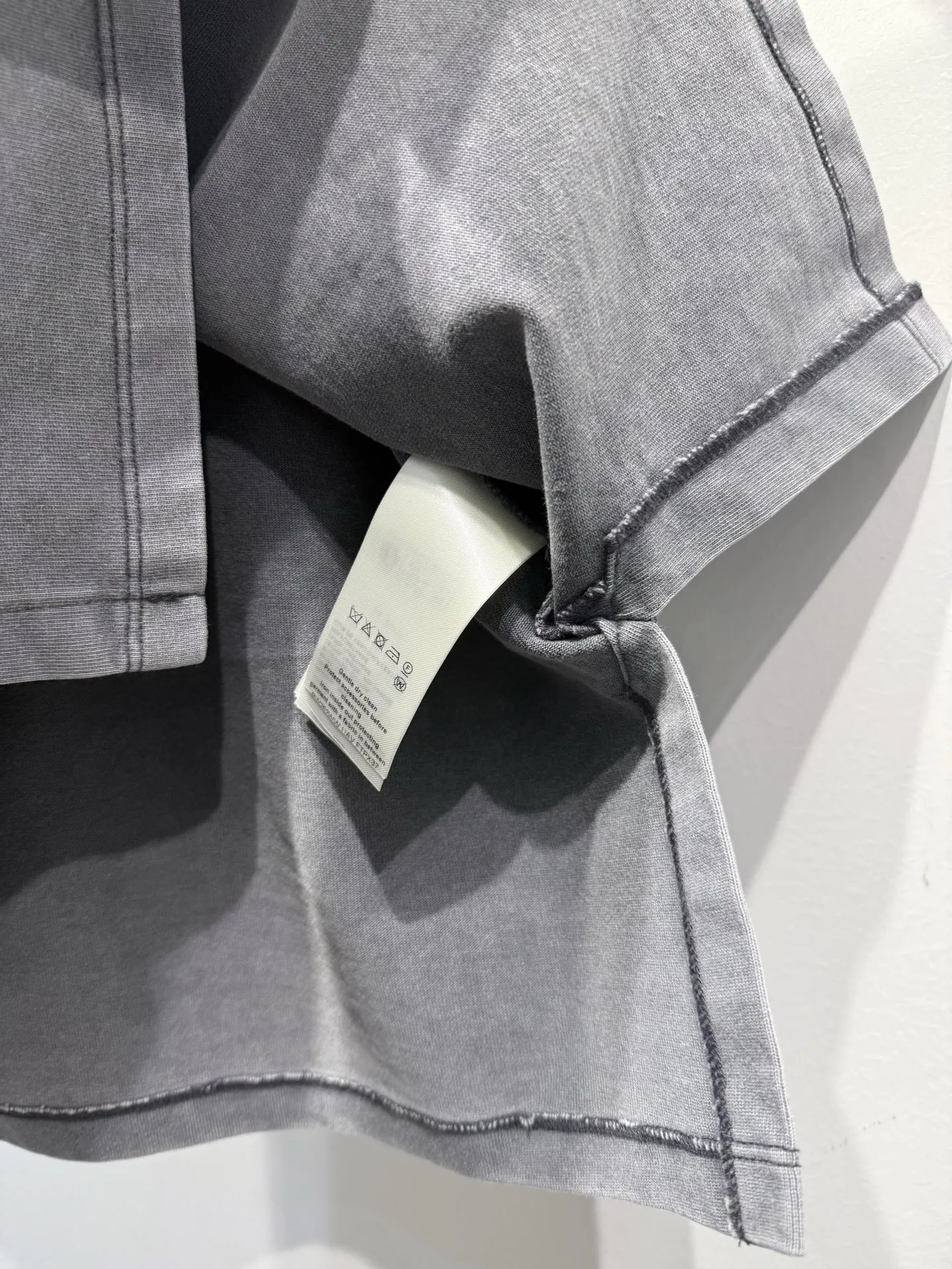 LOUIS VUITTON新作グレー半袖Tシャツ - 画像 (9)