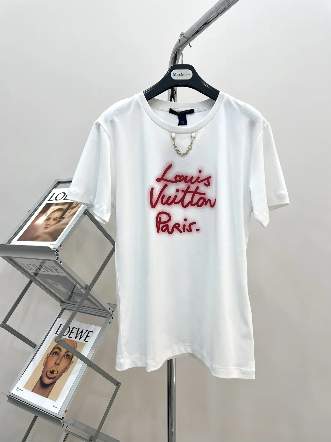 LOUIS VUITTON 赤いアルファベット半袖Tシャツ