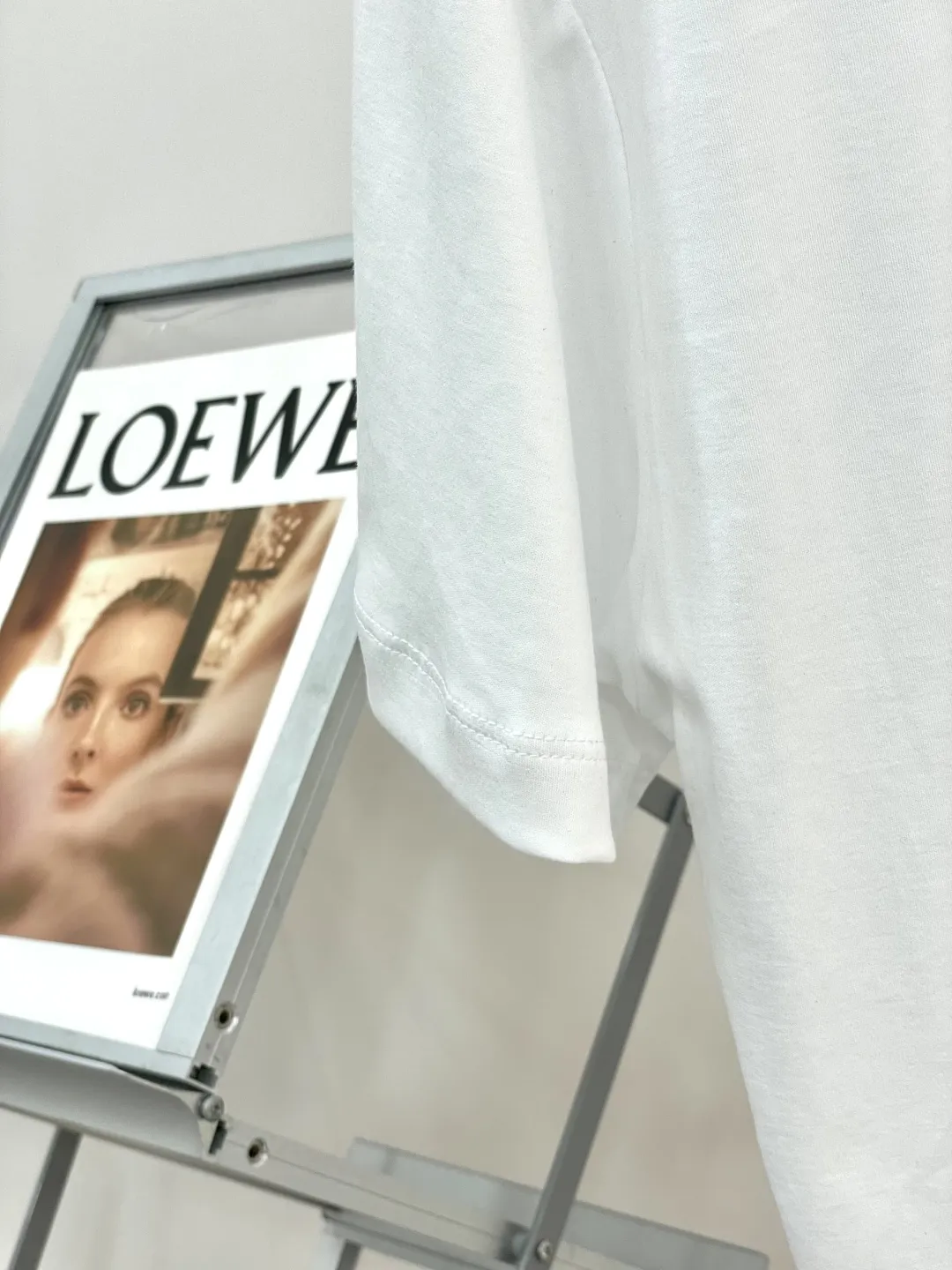 LOUIS VUITTON 赤いアルファベット半袖Tシャツ - 画像 (7)