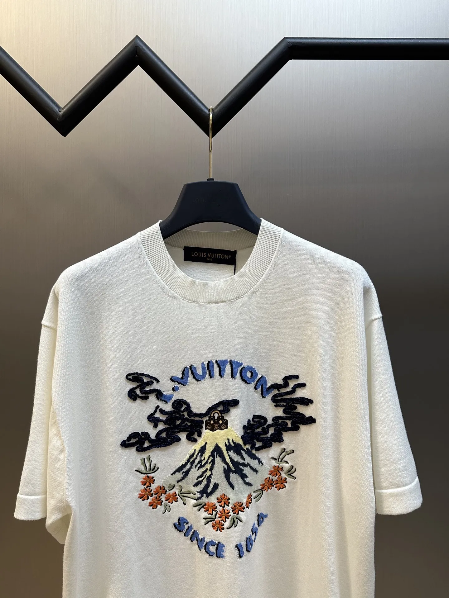 Louis Vuitton x Nigo 新作白ニット半袖Tシャツ - 画像 (3)