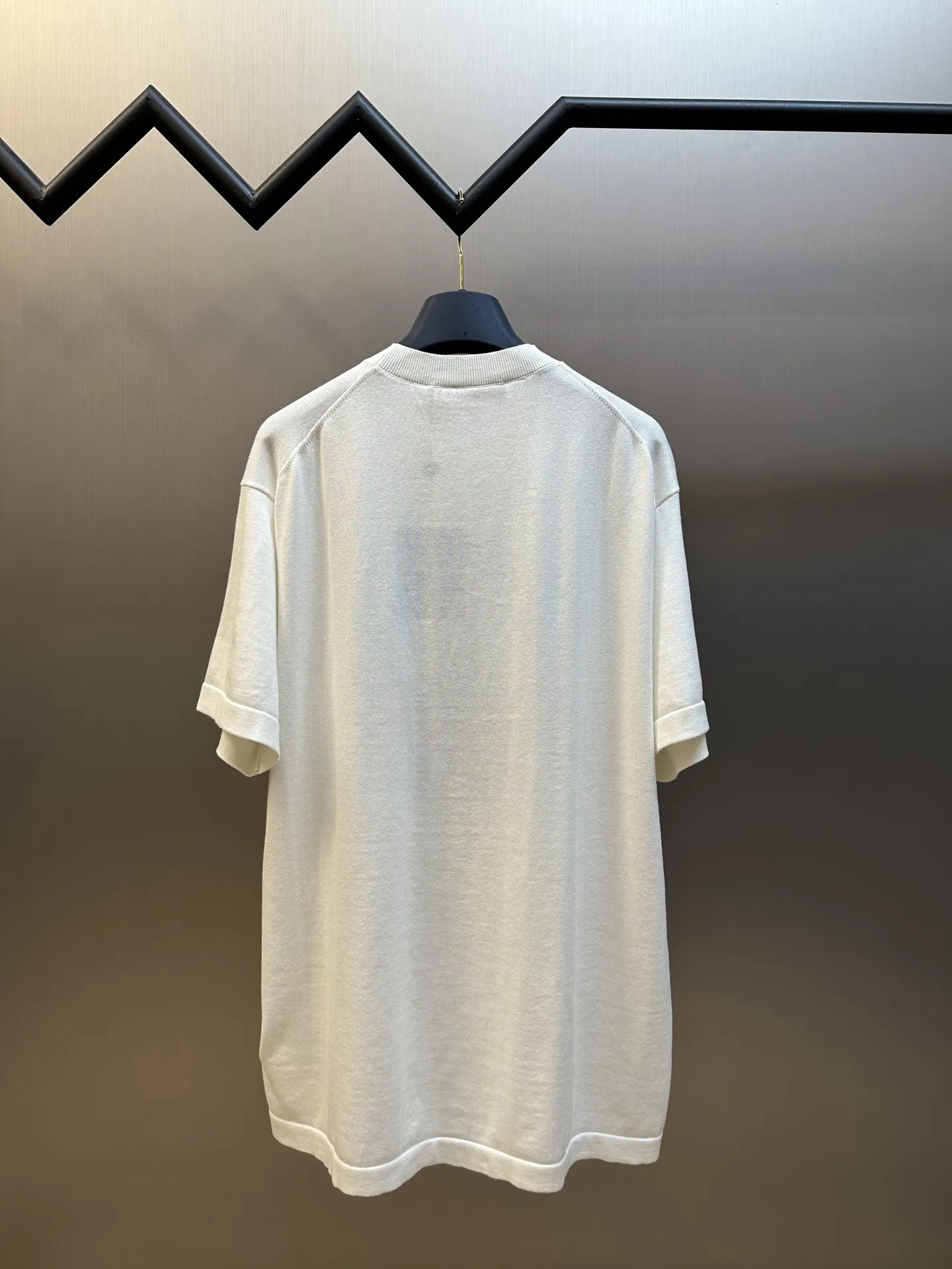 Louis Vuitton x Nigo 新作白ニット半袖Tシャツ - 画像 (5)