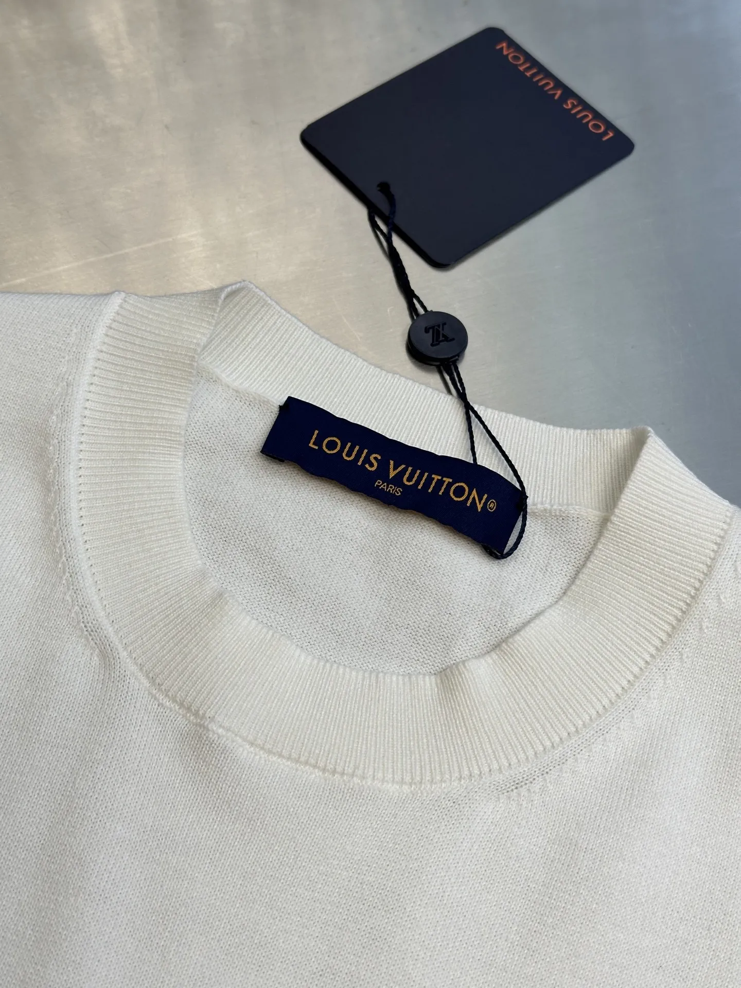 Louis Vuitton x Nigo 新作白ニット半袖Tシャツ - 画像 (6)