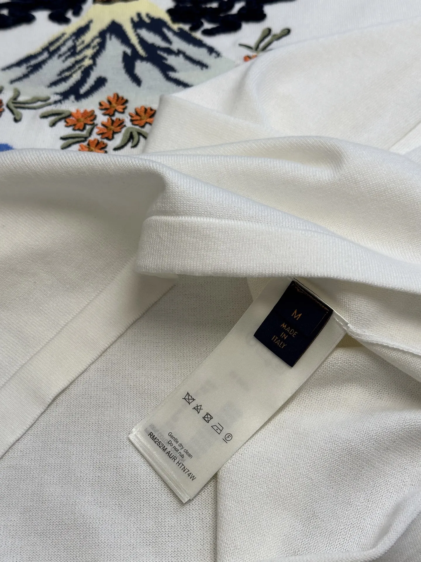 Louis Vuitton x Nigo 新作白ニット半袖Tシャツ - 画像 (8)