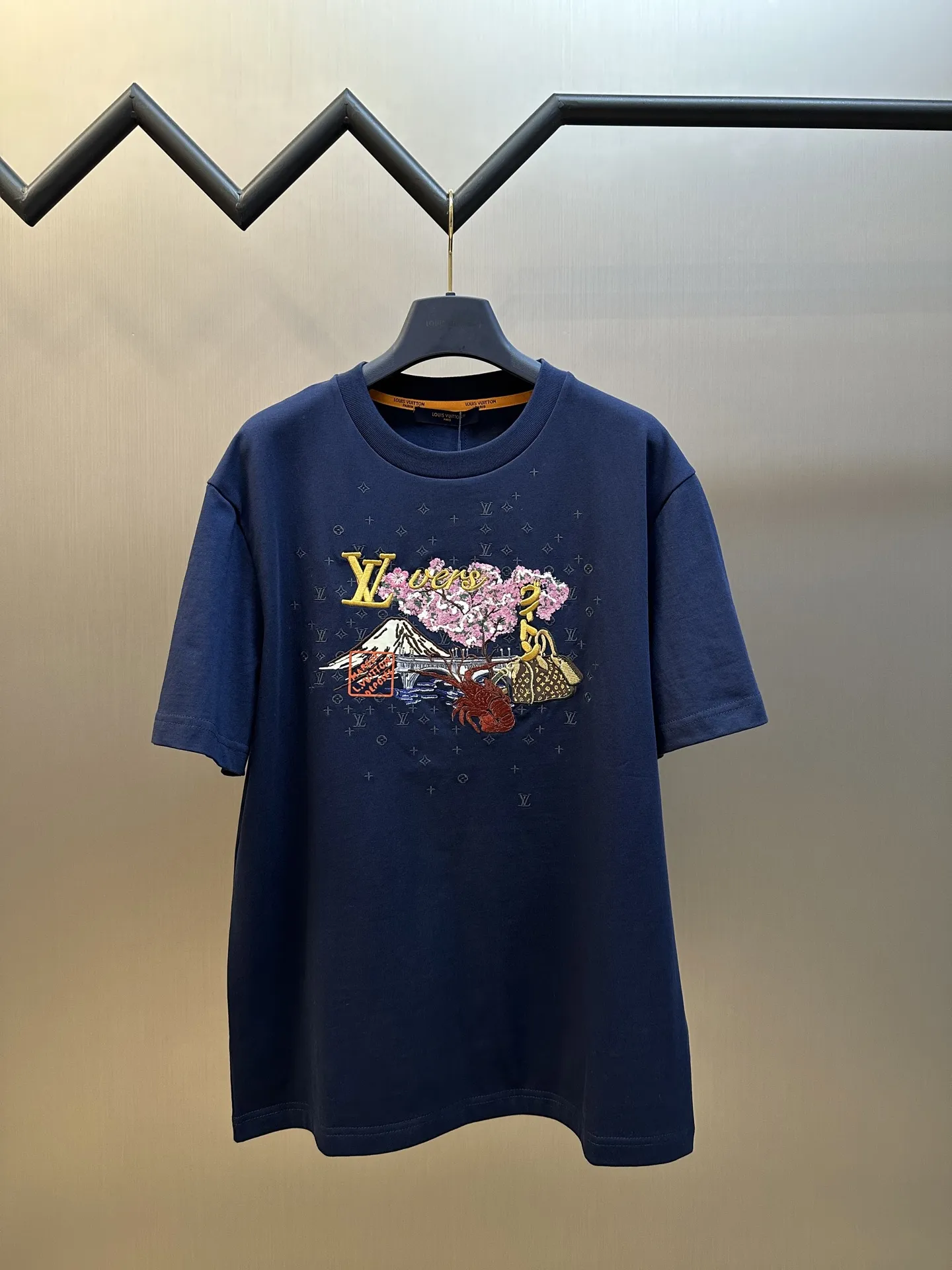 Louis Vuitton Nigoシリーズ 黒 刺繍半袖Tシャツ