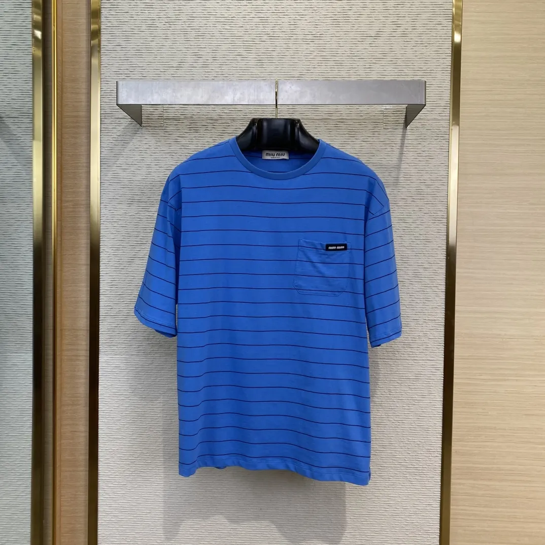 MIUMIU新作ブルーストライプ半袖Tシャツ