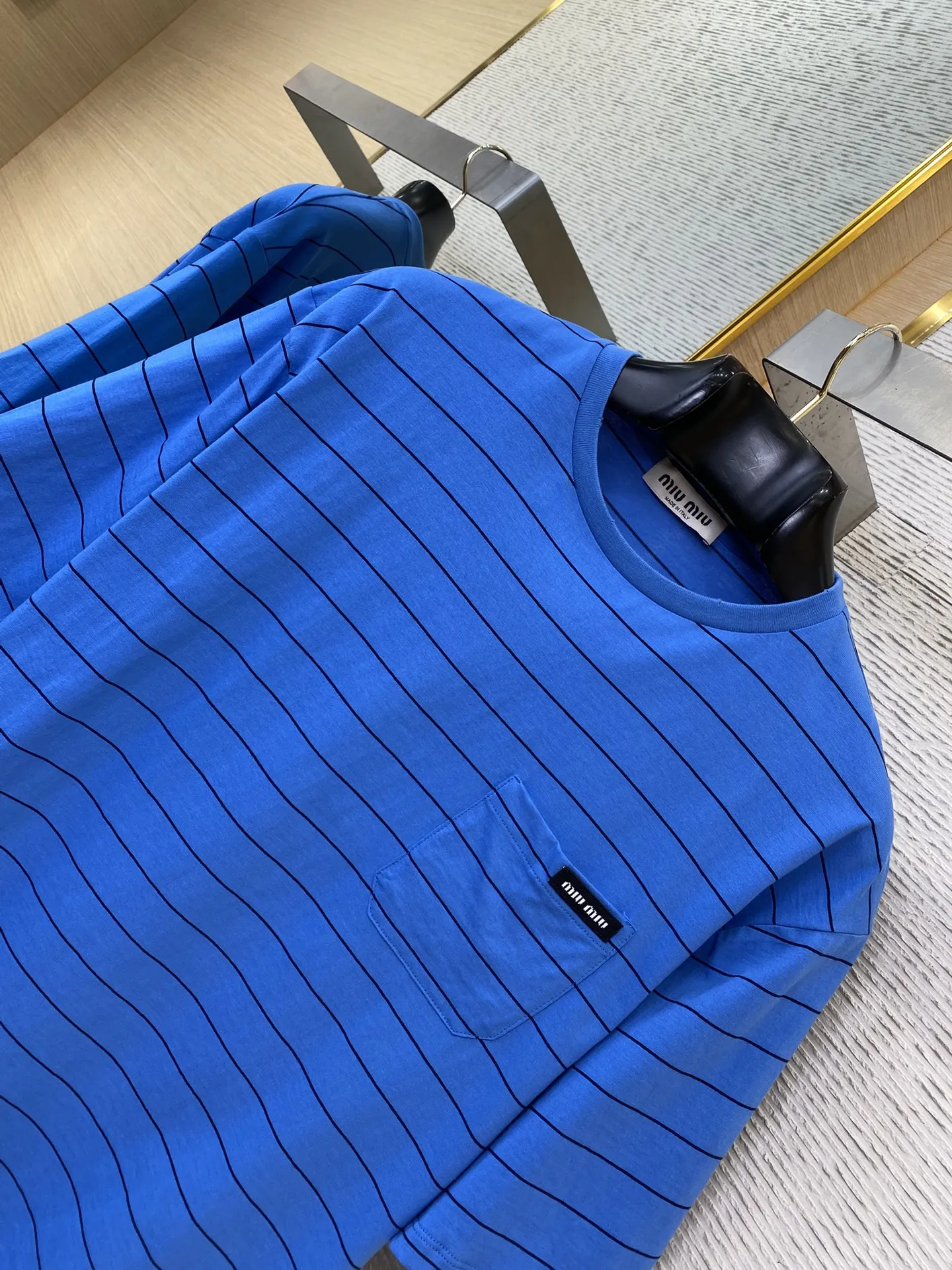 MIUMIU新作ブルーストライプ半袖Tシャツ - 画像 (7)