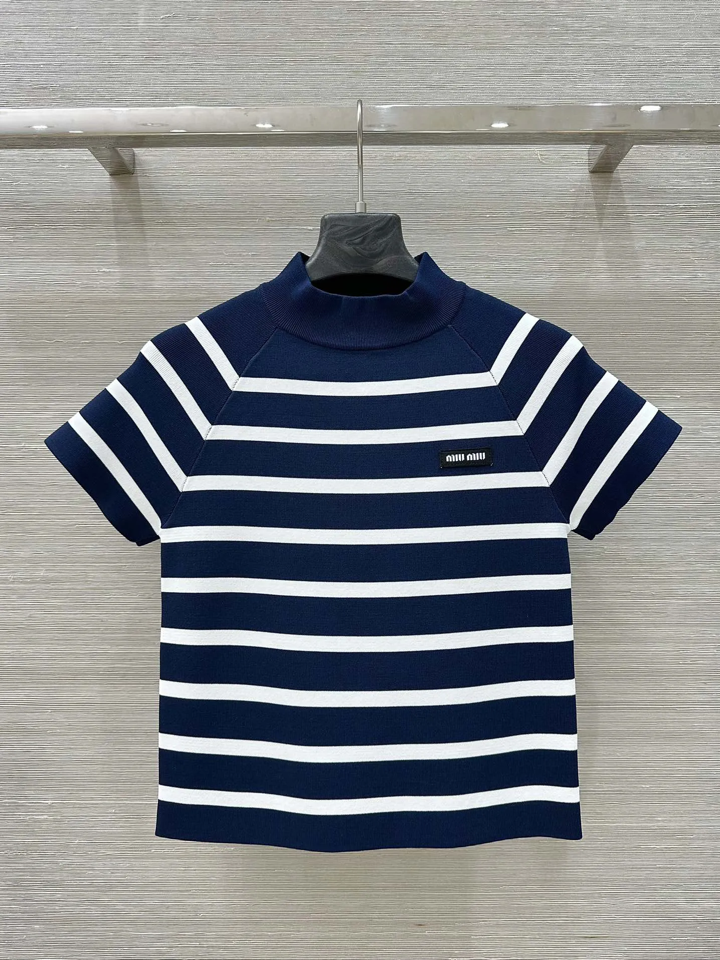 Miu Miu新作ネイビーブルーストライプニットトップス