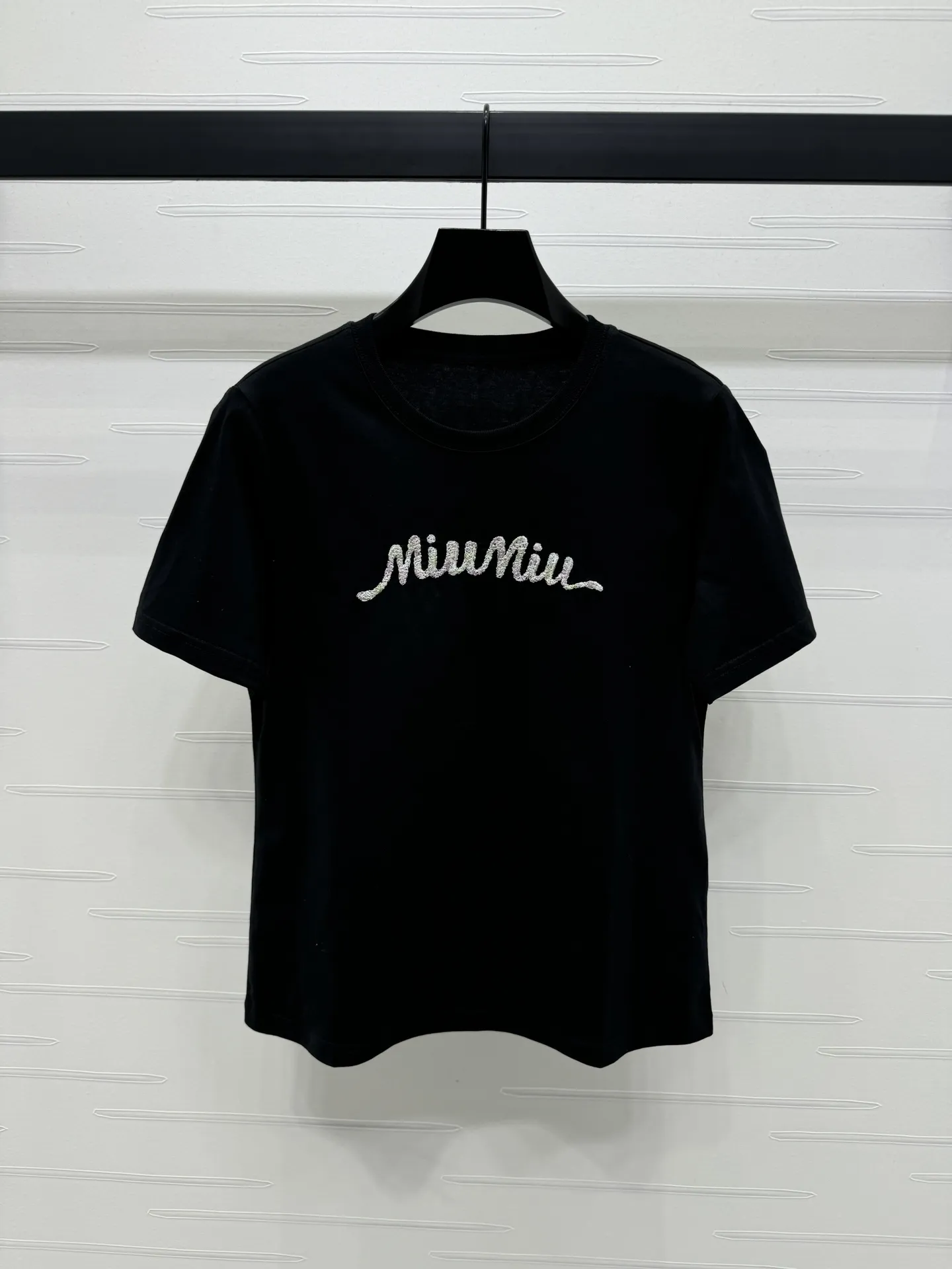 MiuMiu新作黒半袖Tシャツ刺繍デザイン