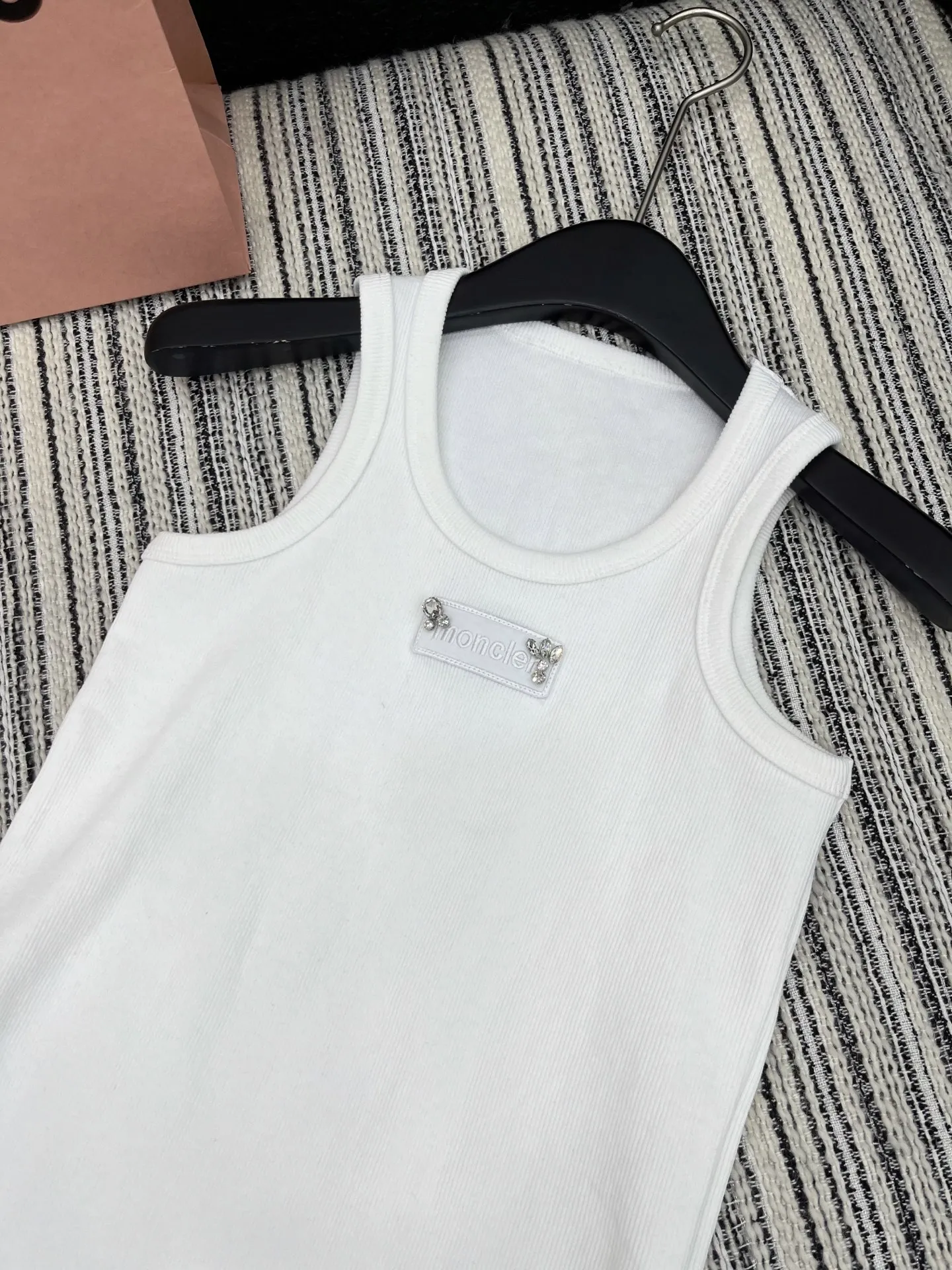 Moncler新作白色キャミソール - 画像 (3)