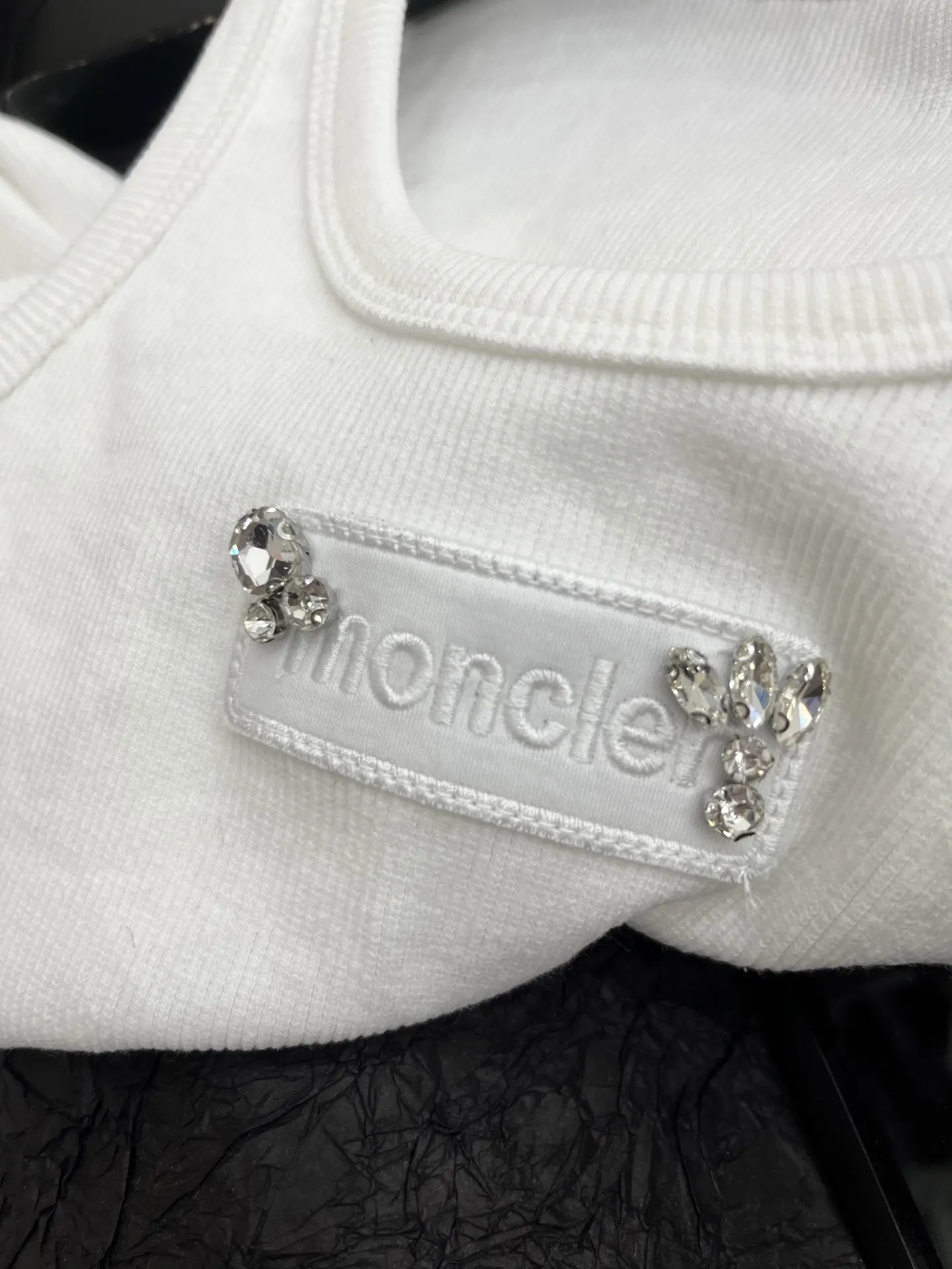 Moncler新作白色キャミソール - 画像 (7)