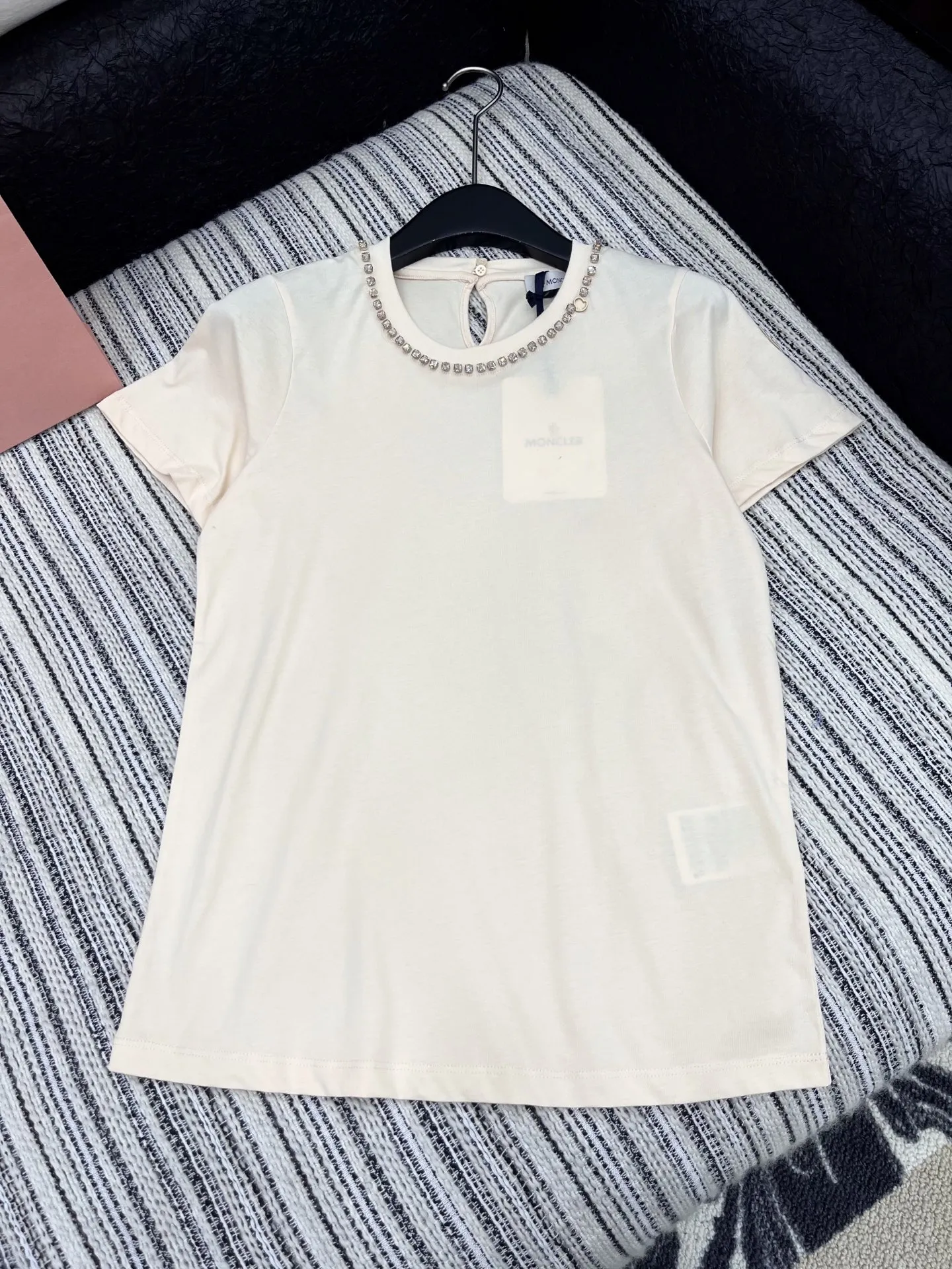 Moncler新作アプリコット色半袖Tシャツ