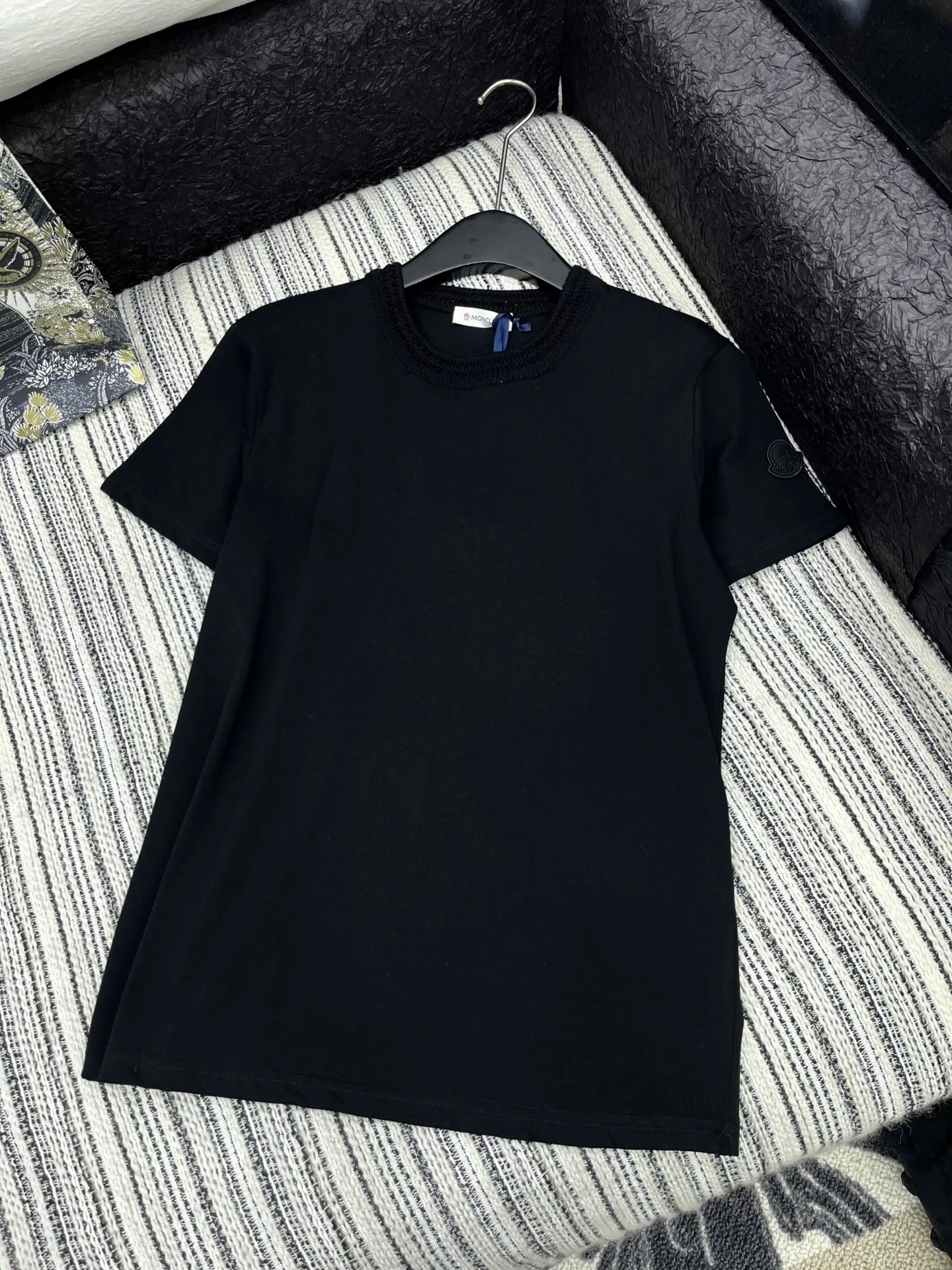 Moncler新作黒半袖Tシャツ