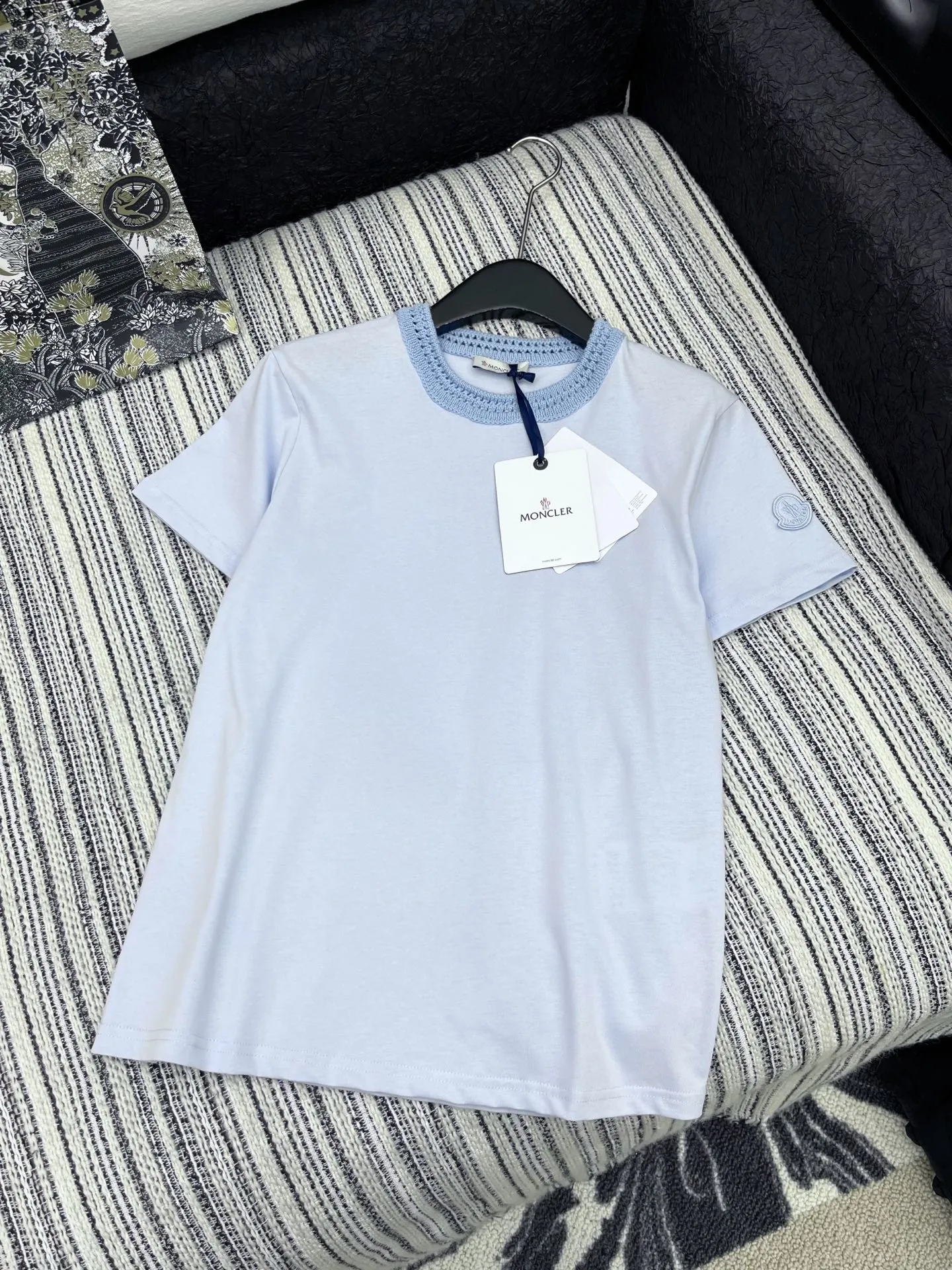 Moncler新作黒半袖Tシャツ - 画像 (4)