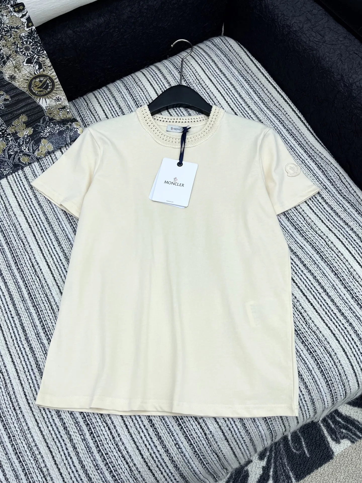 Moncler新作黒半袖Tシャツ - 画像 (5)