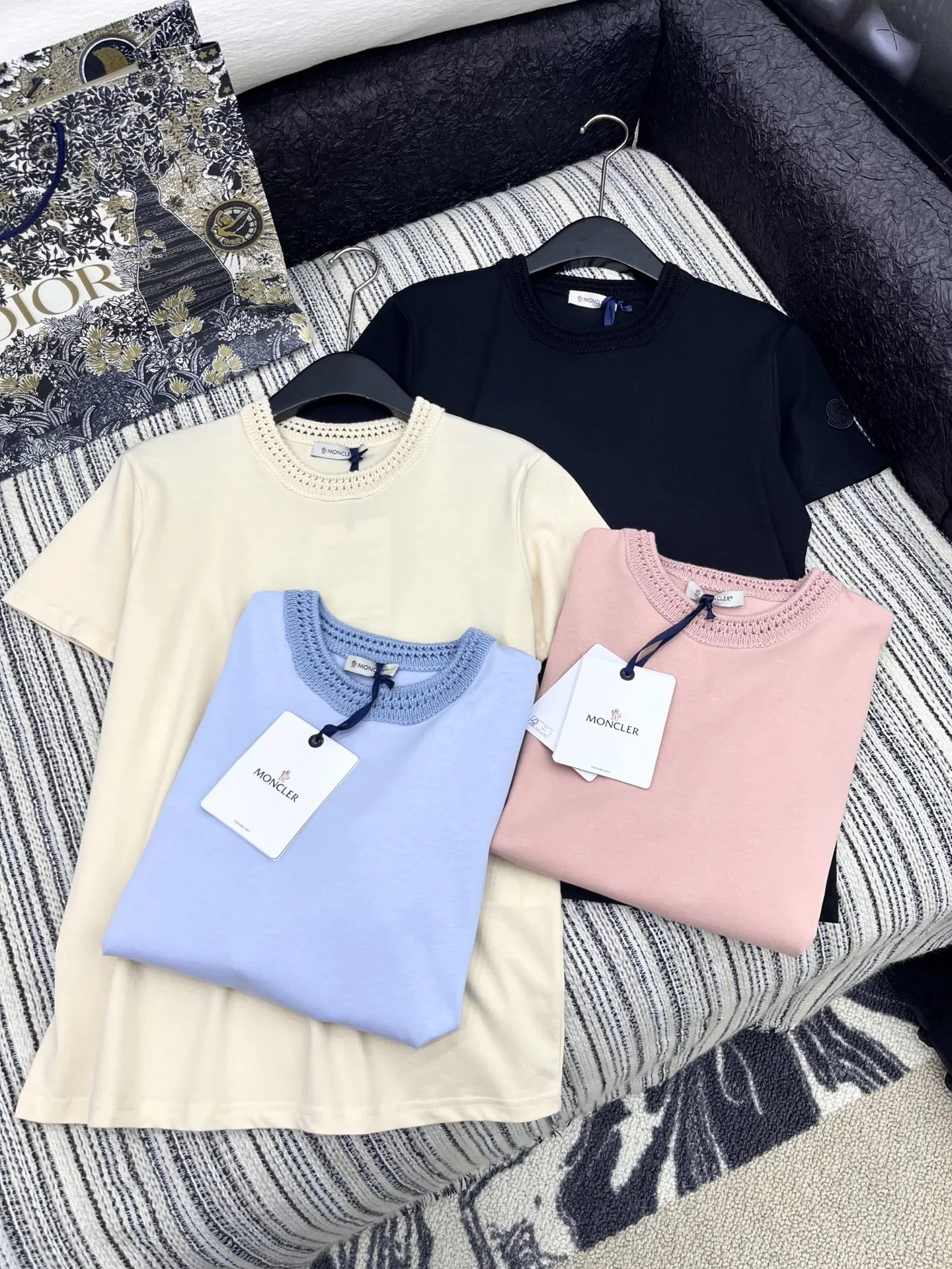 Moncler新作黒半袖Tシャツ - 画像 (6)