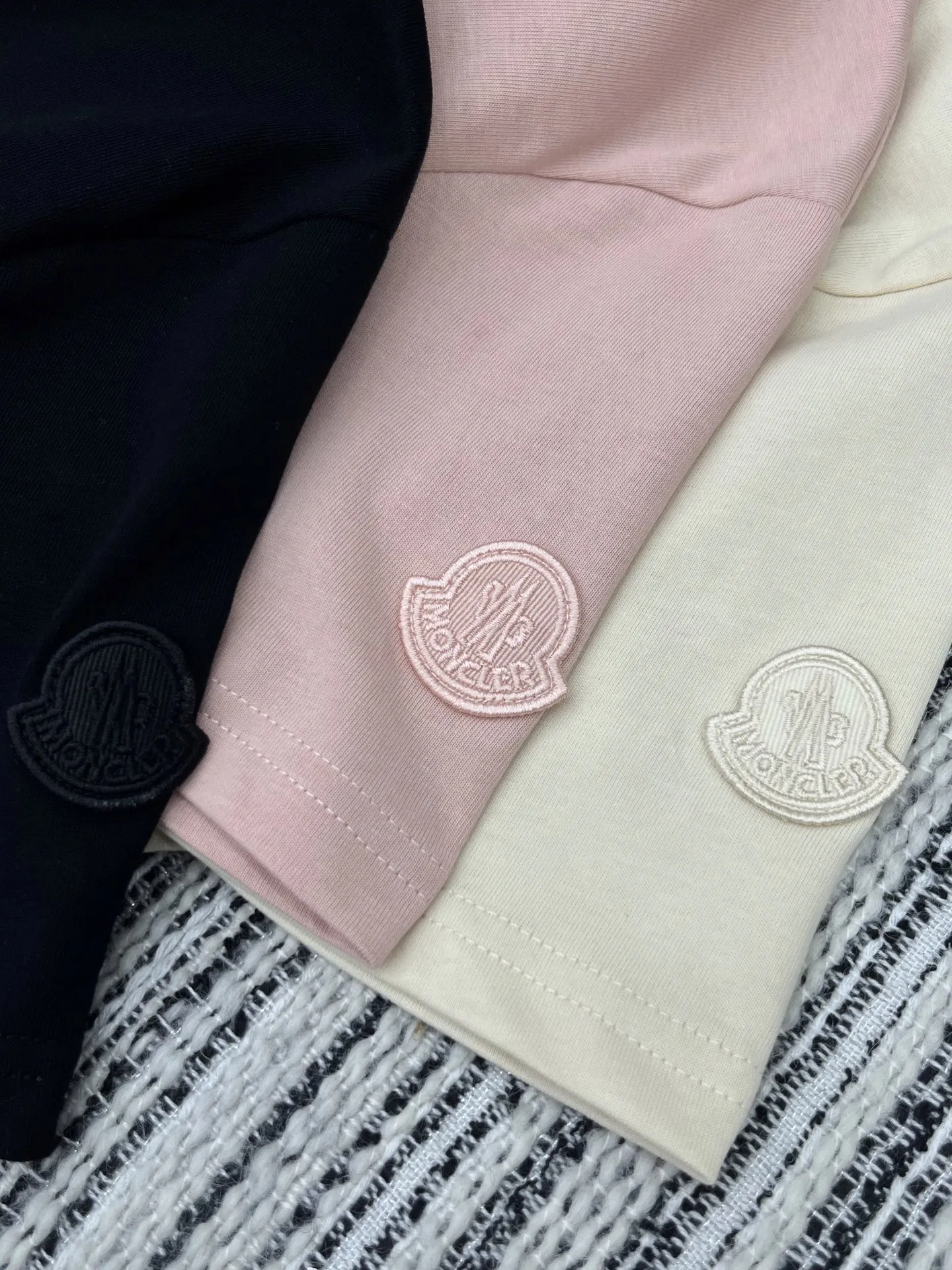 Moncler新作黒半袖Tシャツ - 画像 (8)