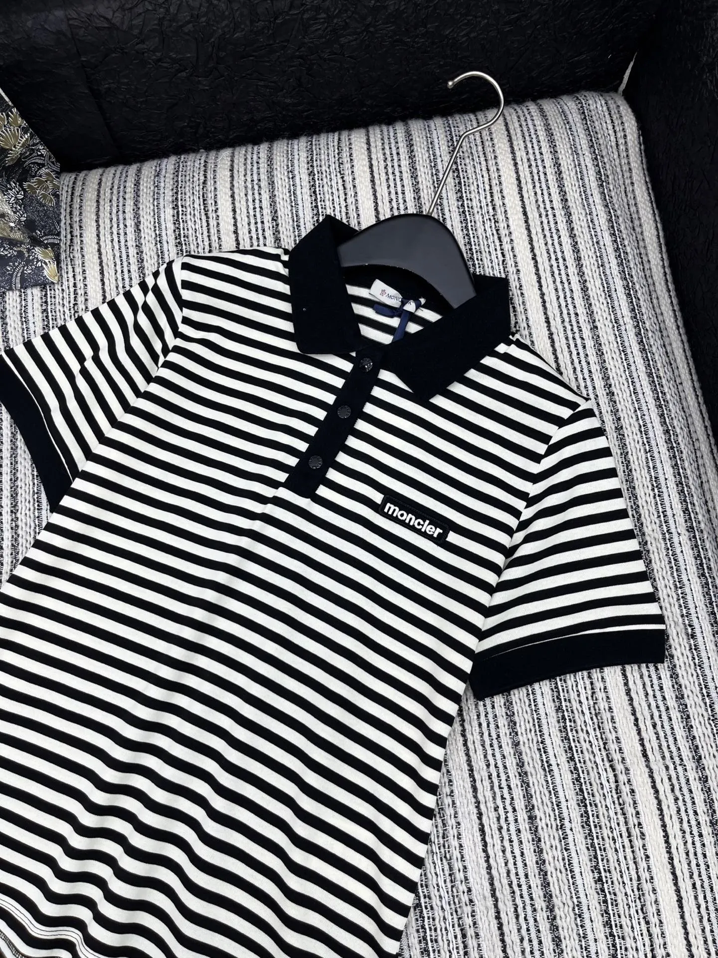 Moncler新作黒ストライプ半袖PoloTシャツ - 画像 (3)