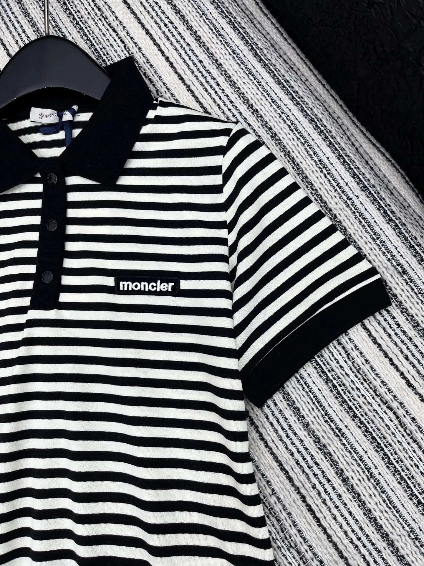 Moncler新作黒ストライプ半袖PoloTシャツ - 画像 (4)