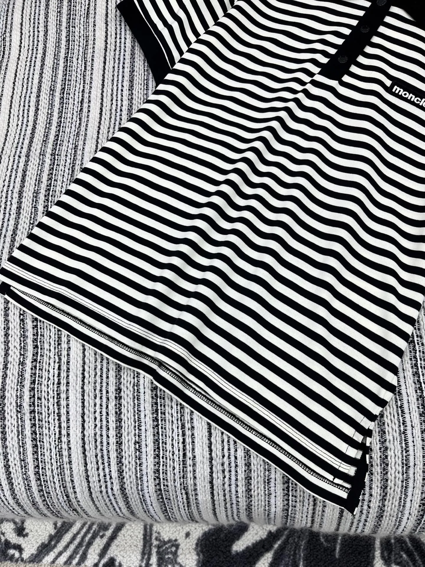 Moncler新作黒ストライプ半袖PoloTシャツ - 画像 (5)