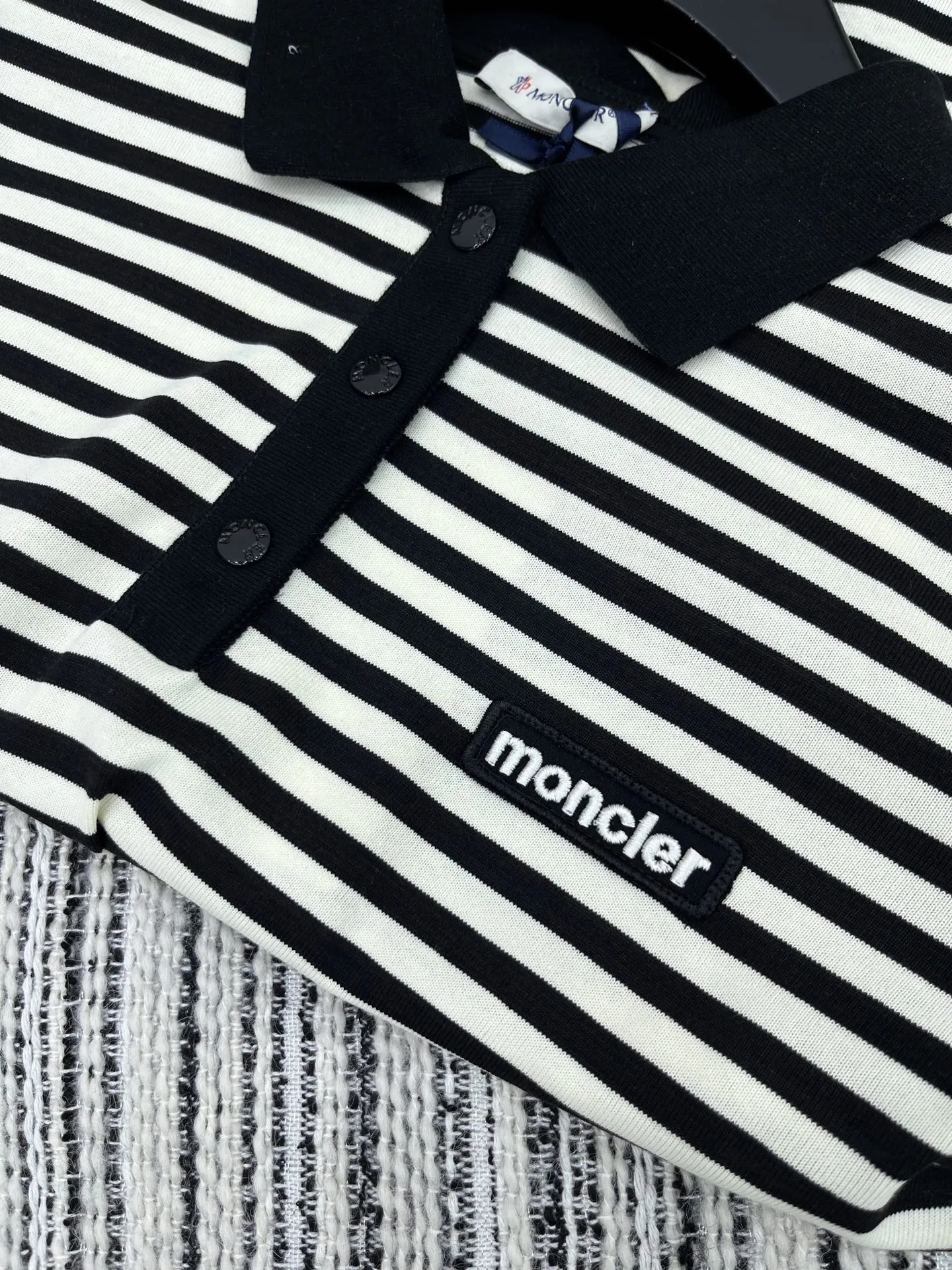 Moncler新作黒ストライプ半袖PoloTシャツ - 画像 (6)