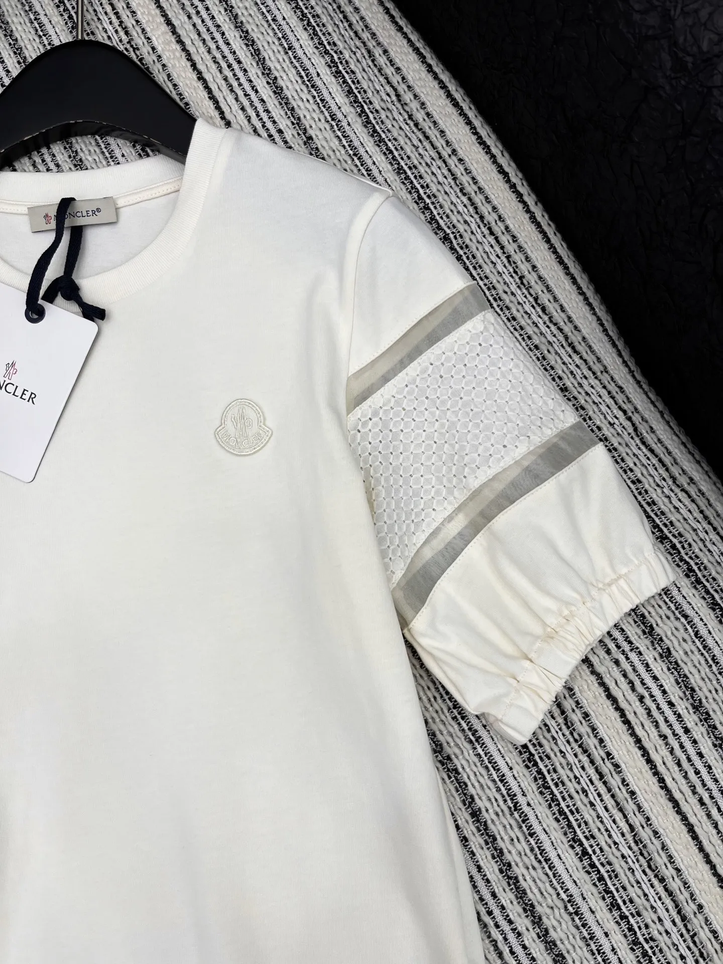 Moncler新作米白绣花半袖Tシャツ - 画像 (4)