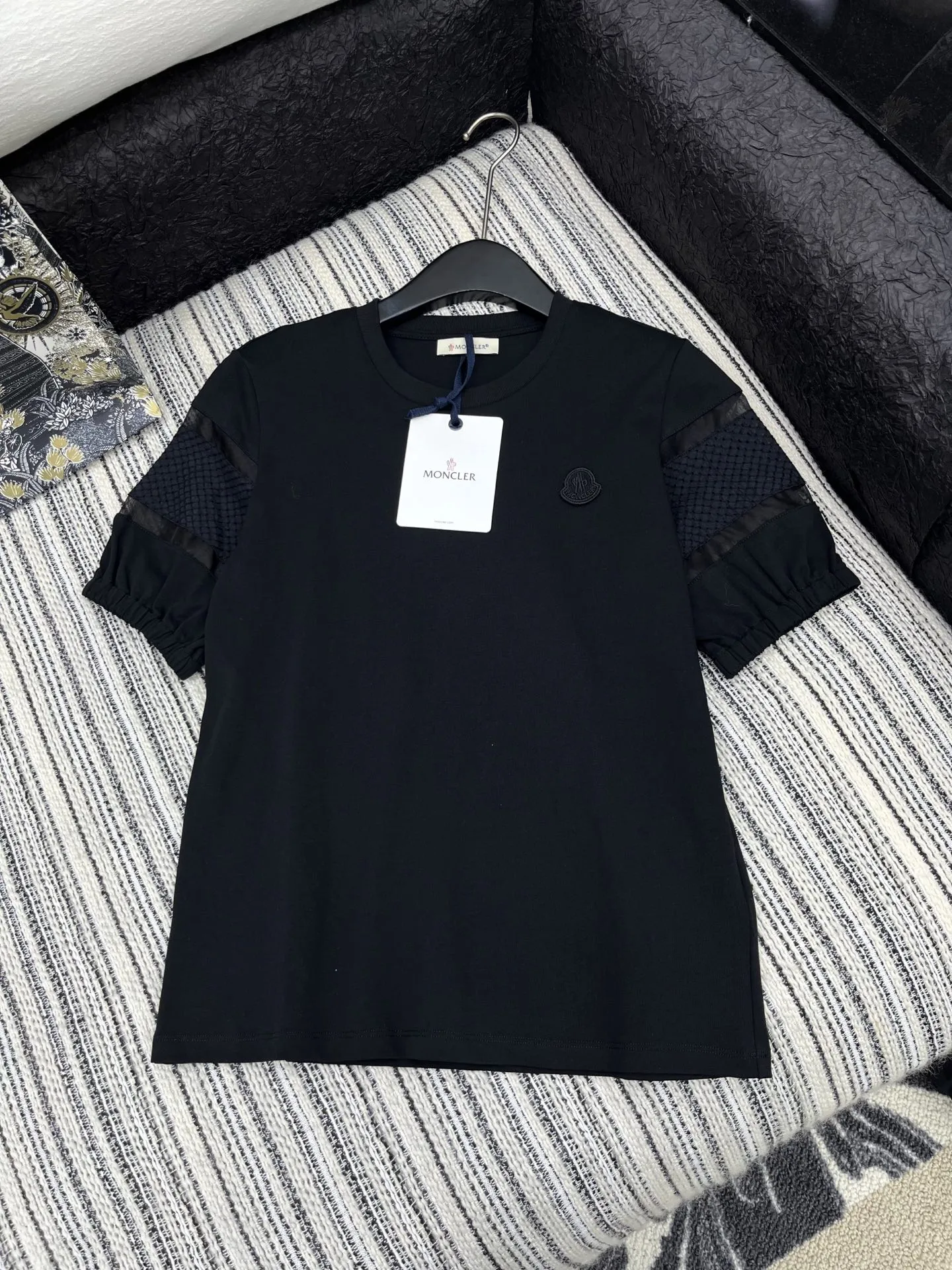 Moncler新作黒プリント半袖Tシャツ