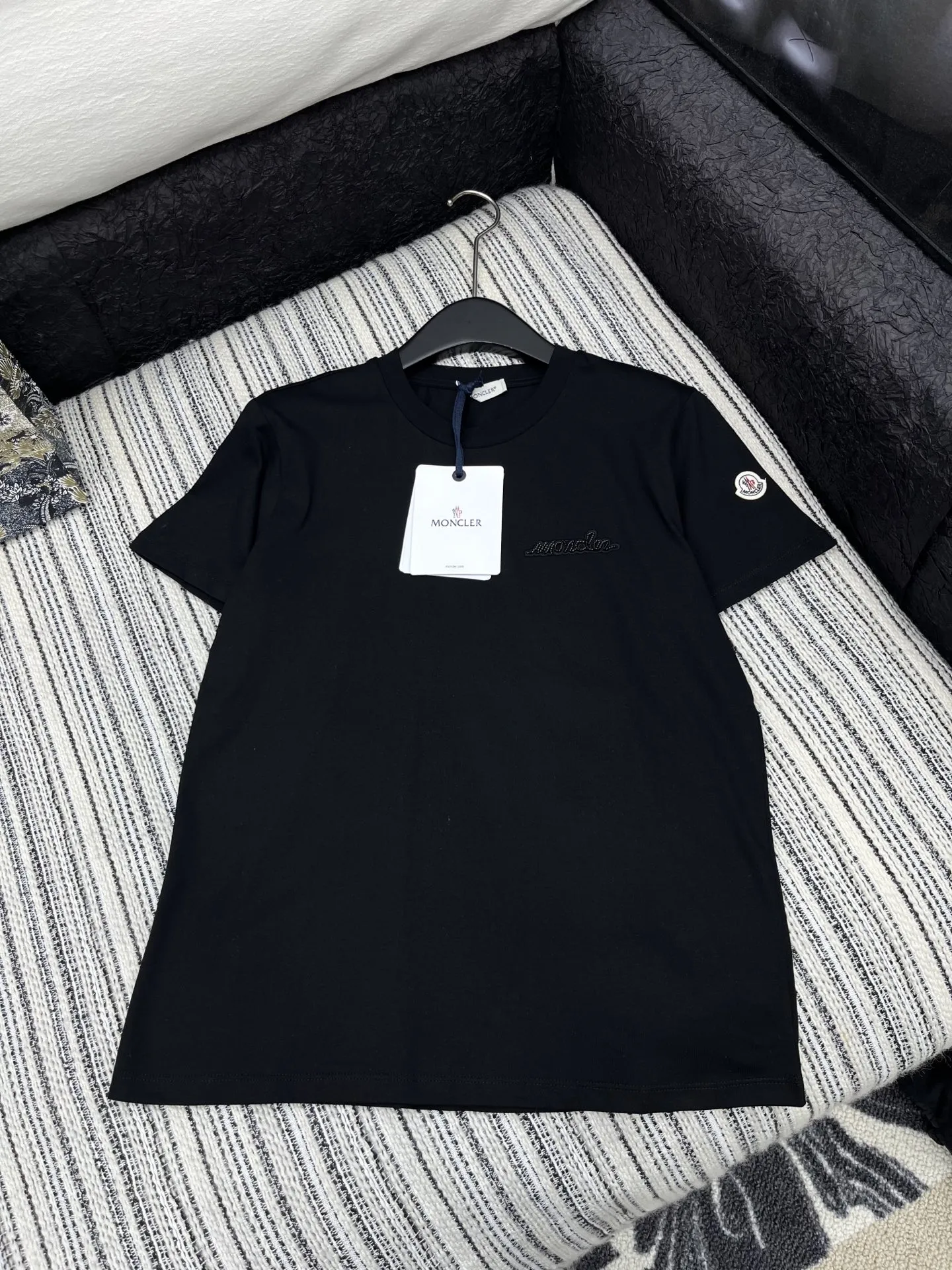 Moncler新作黒色アルファベット半袖Tシャツ