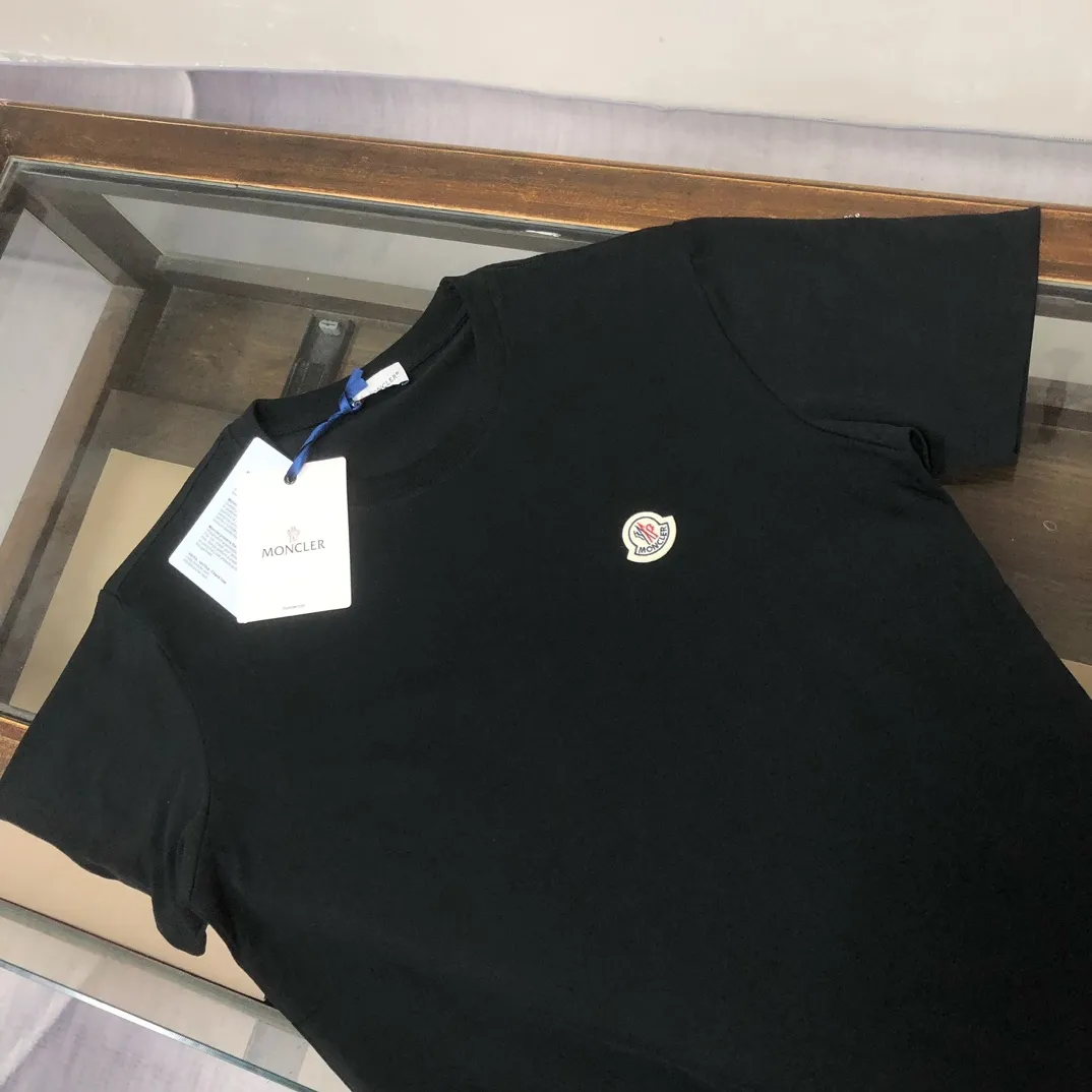 MONCLER新作黒半袖Tシャツ - 画像 (4)
