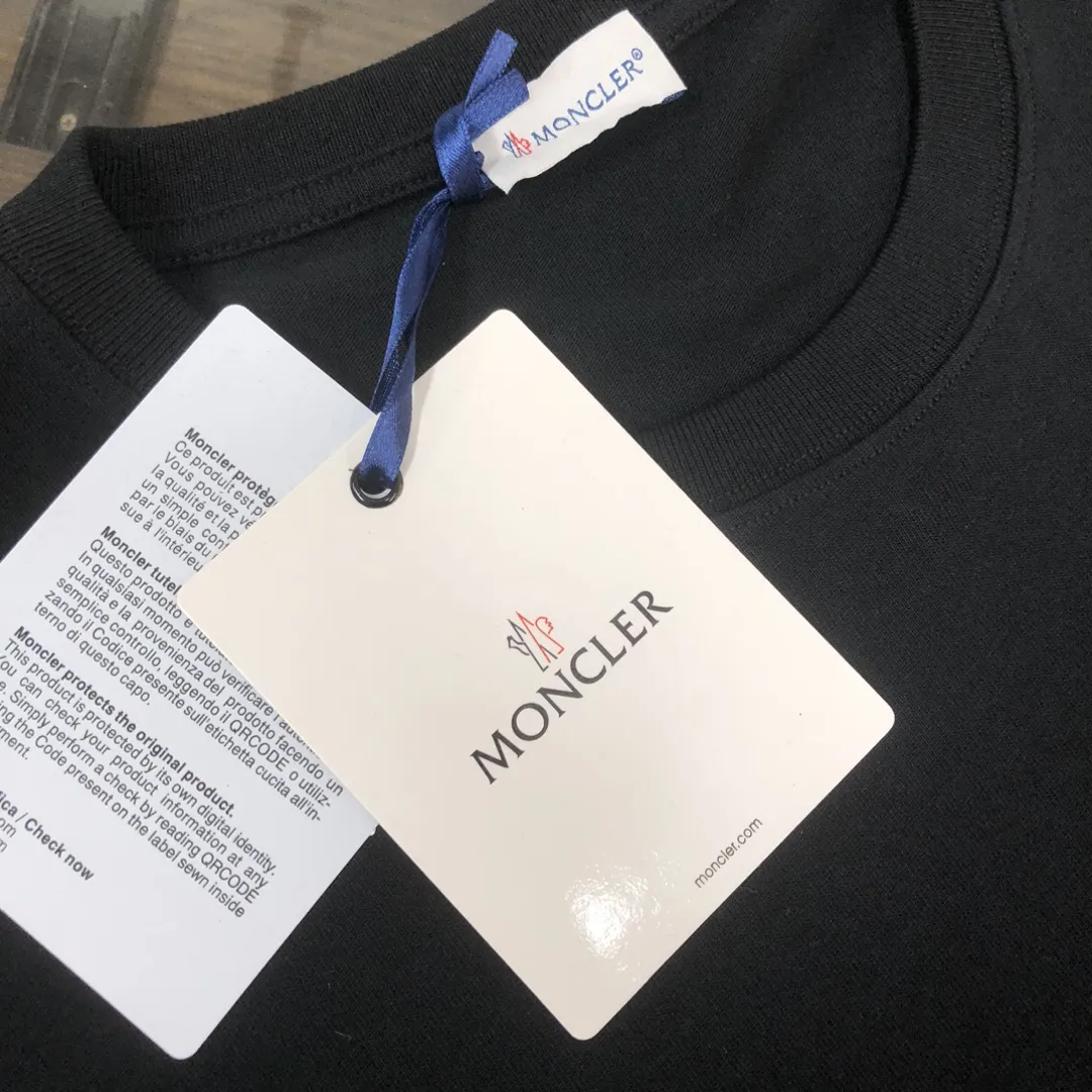 MONCLER新作黒半袖Tシャツ - 画像 (5)