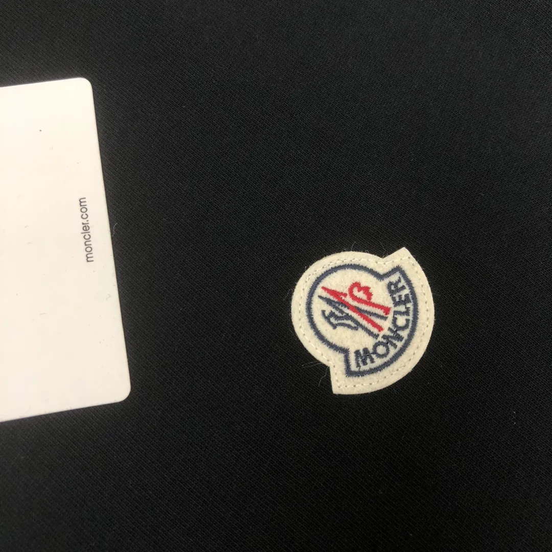 MONCLER新作黒半袖Tシャツ - 画像 (6)