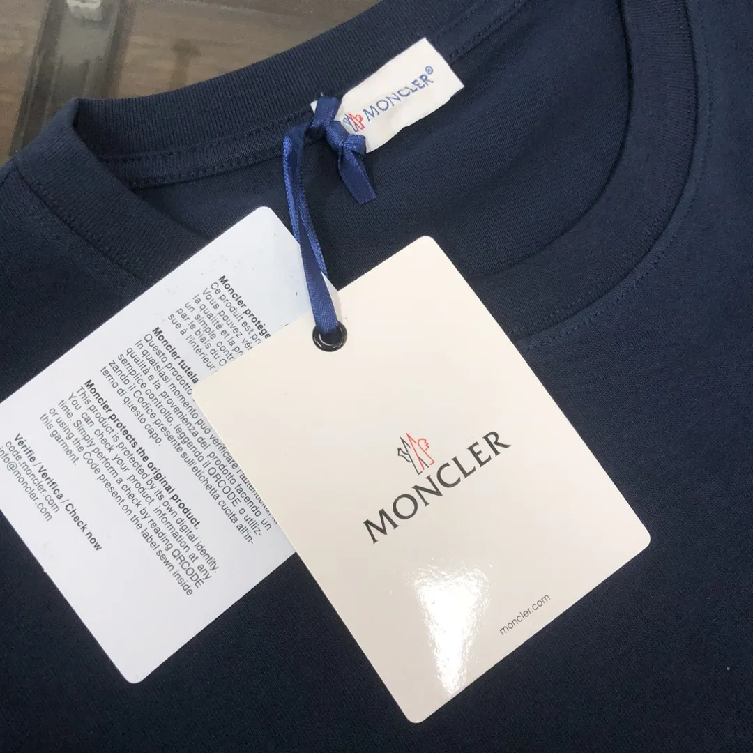 MONCLER新作黒半袖Tシャツ - 画像 (5)