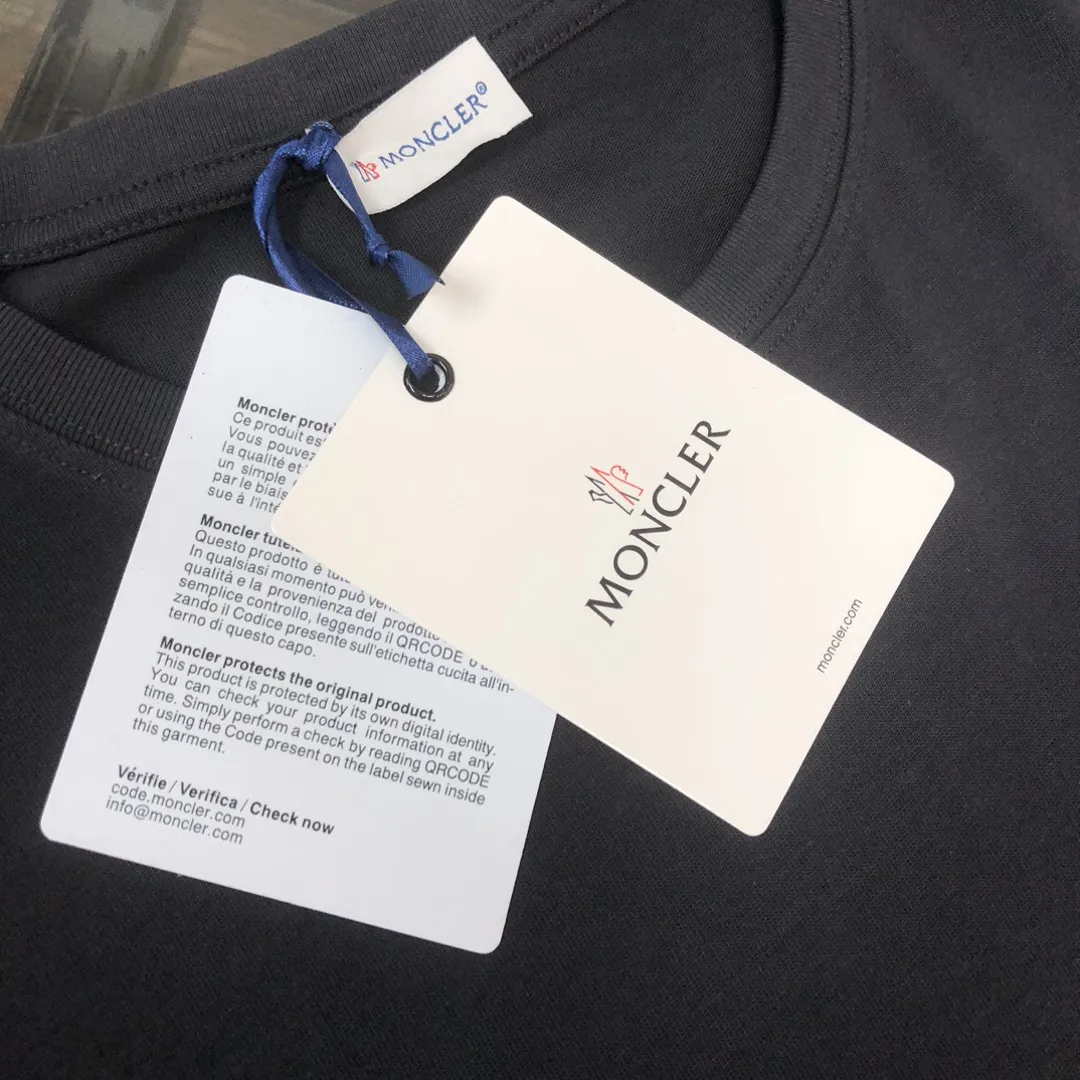 MONCLER新作黒半袖Tシャツ - 画像 (5)