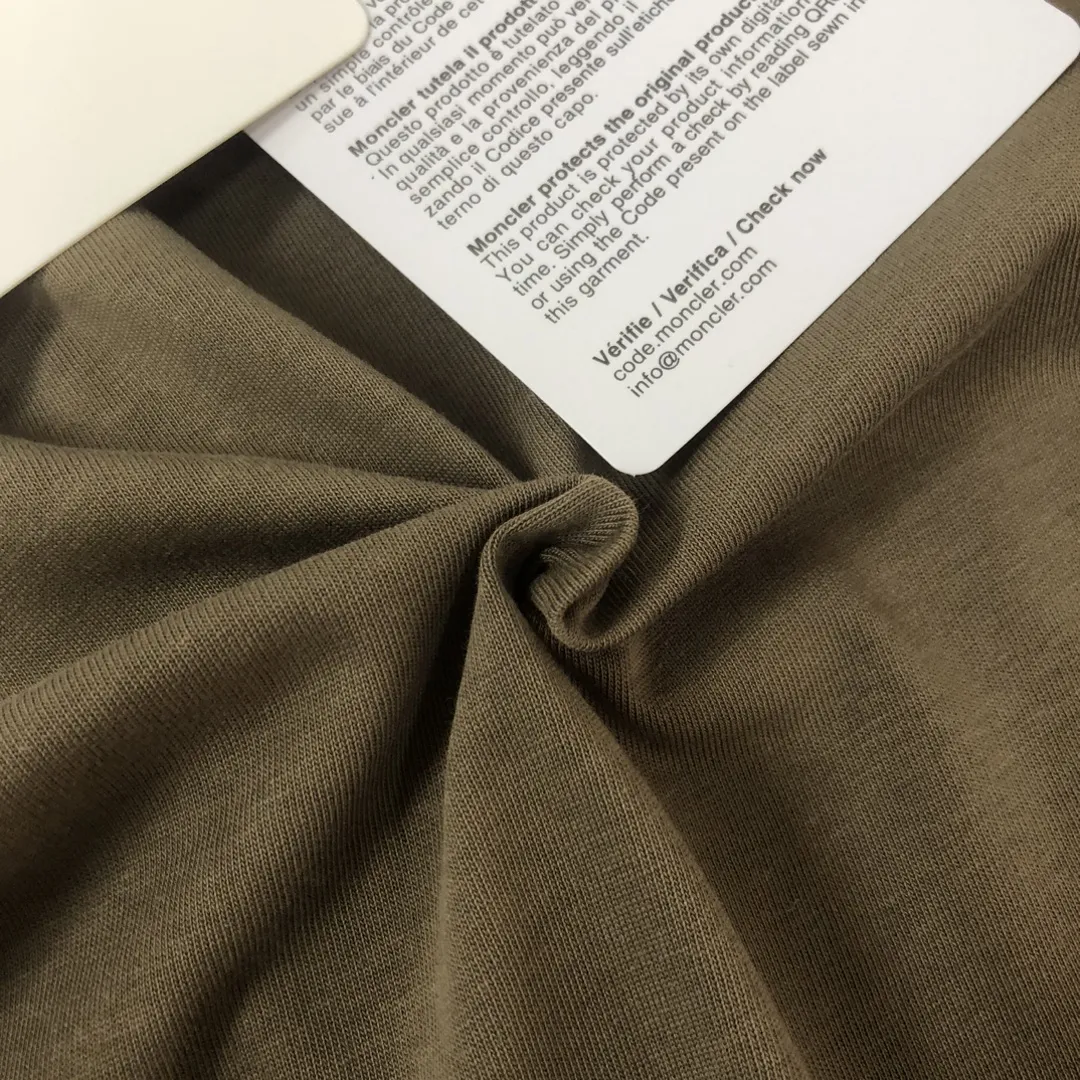 MONCLER 黒 2025新作カップルTシャツ - 画像 (8)