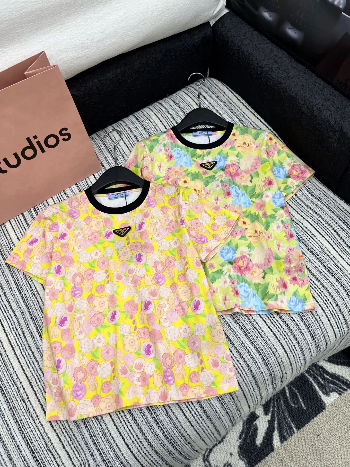 Prada新作プリント半袖Tシャツ緑色花柄 - 画像 (4)