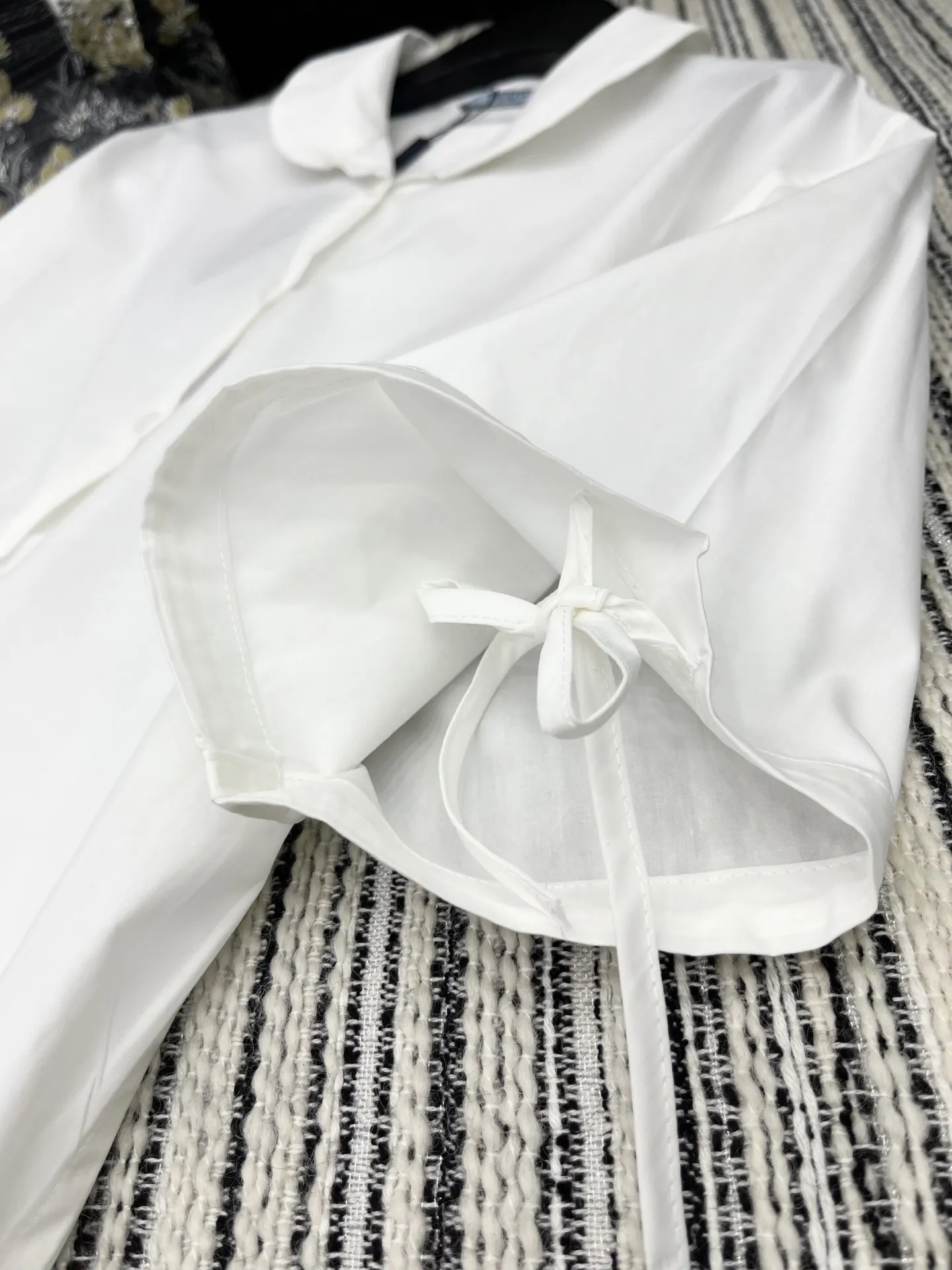 Prada 2025新作 白色 ドールカラーシャツ - 画像 (6)