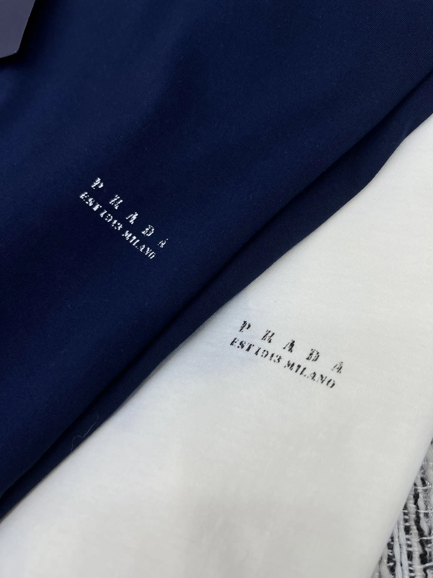 Prada新作半袖Tシャツネイビーブルー - 画像 (7)