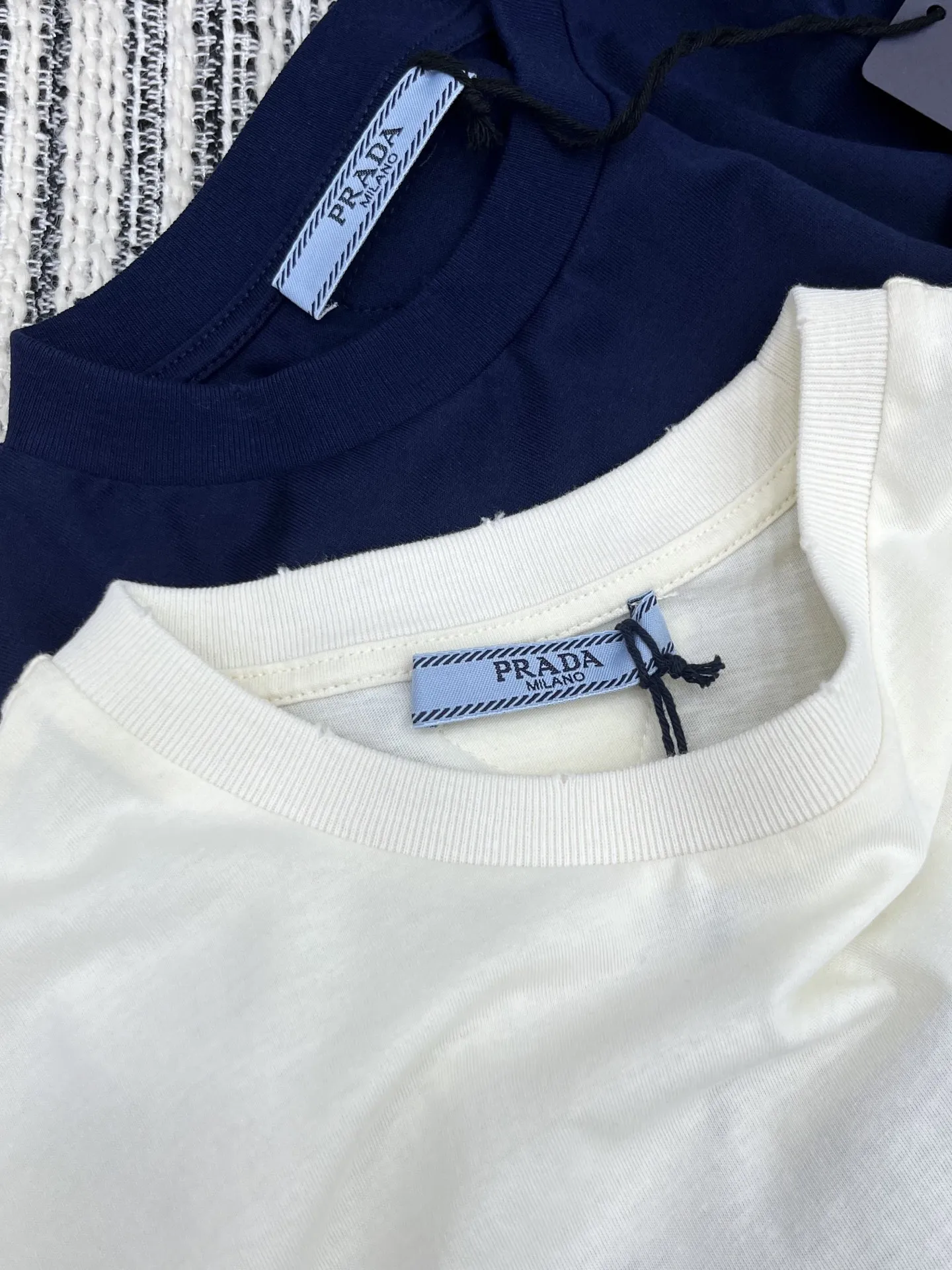 Prada新作半袖Tシャツネイビーブルー - 画像 (9)