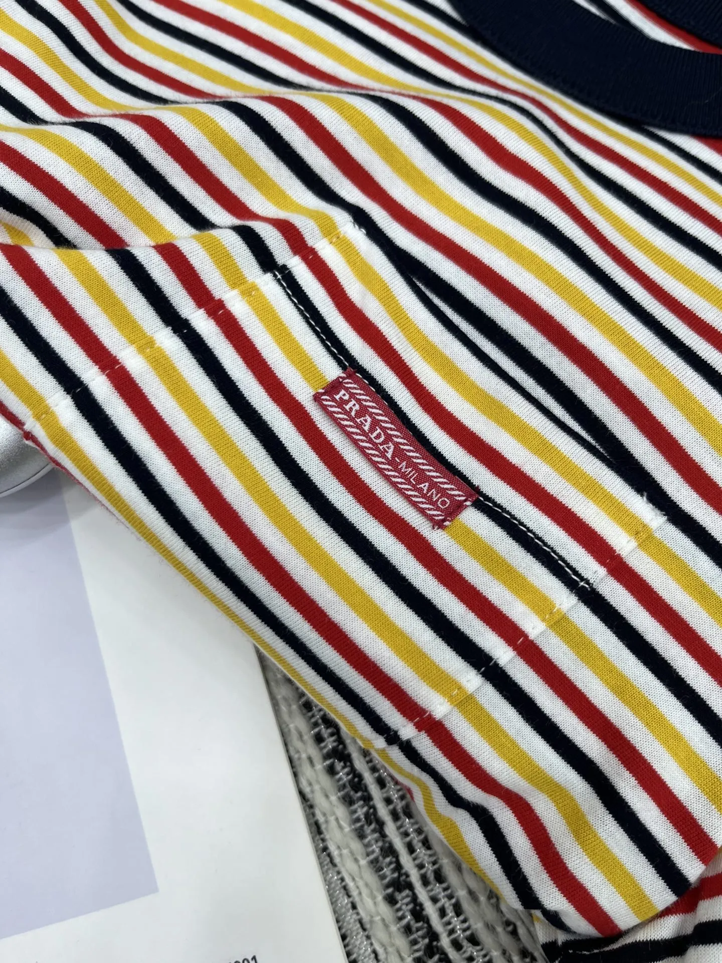 Prada新作ストライプ半袖Tシャツ - 画像 (8)